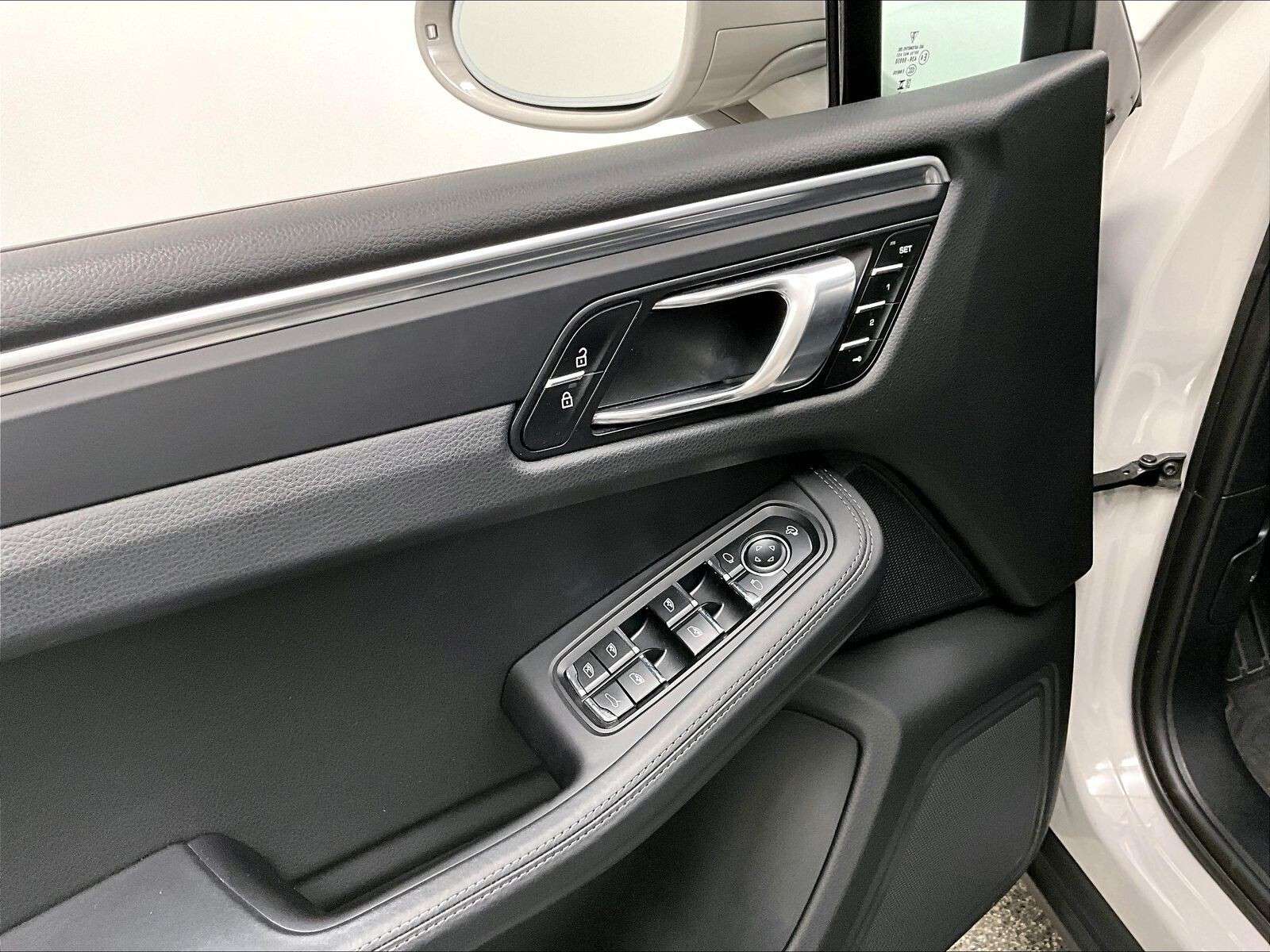 2023 Porsche Macan AWD thumb 18