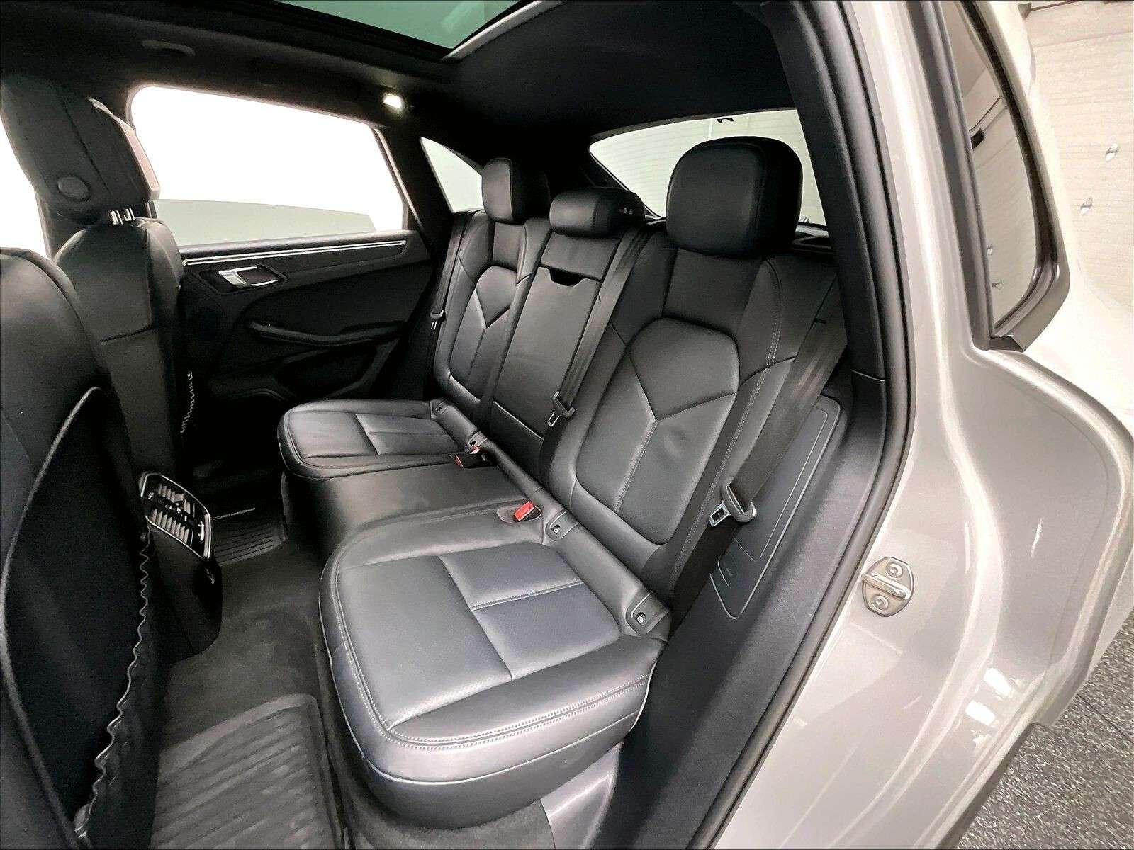2023 Porsche Macan AWD thumb 15