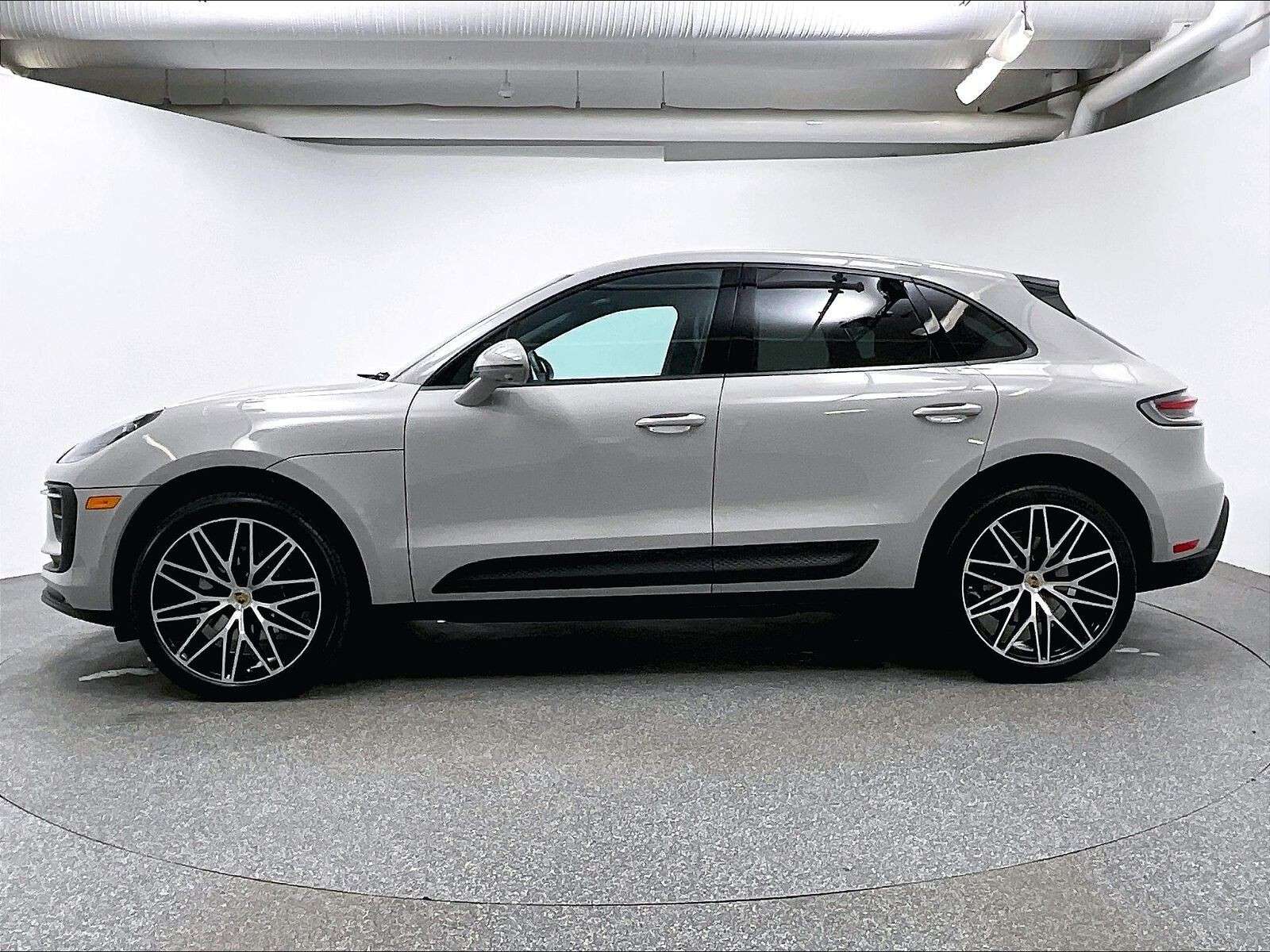 2023 Porsche Macan AWD thumb 8