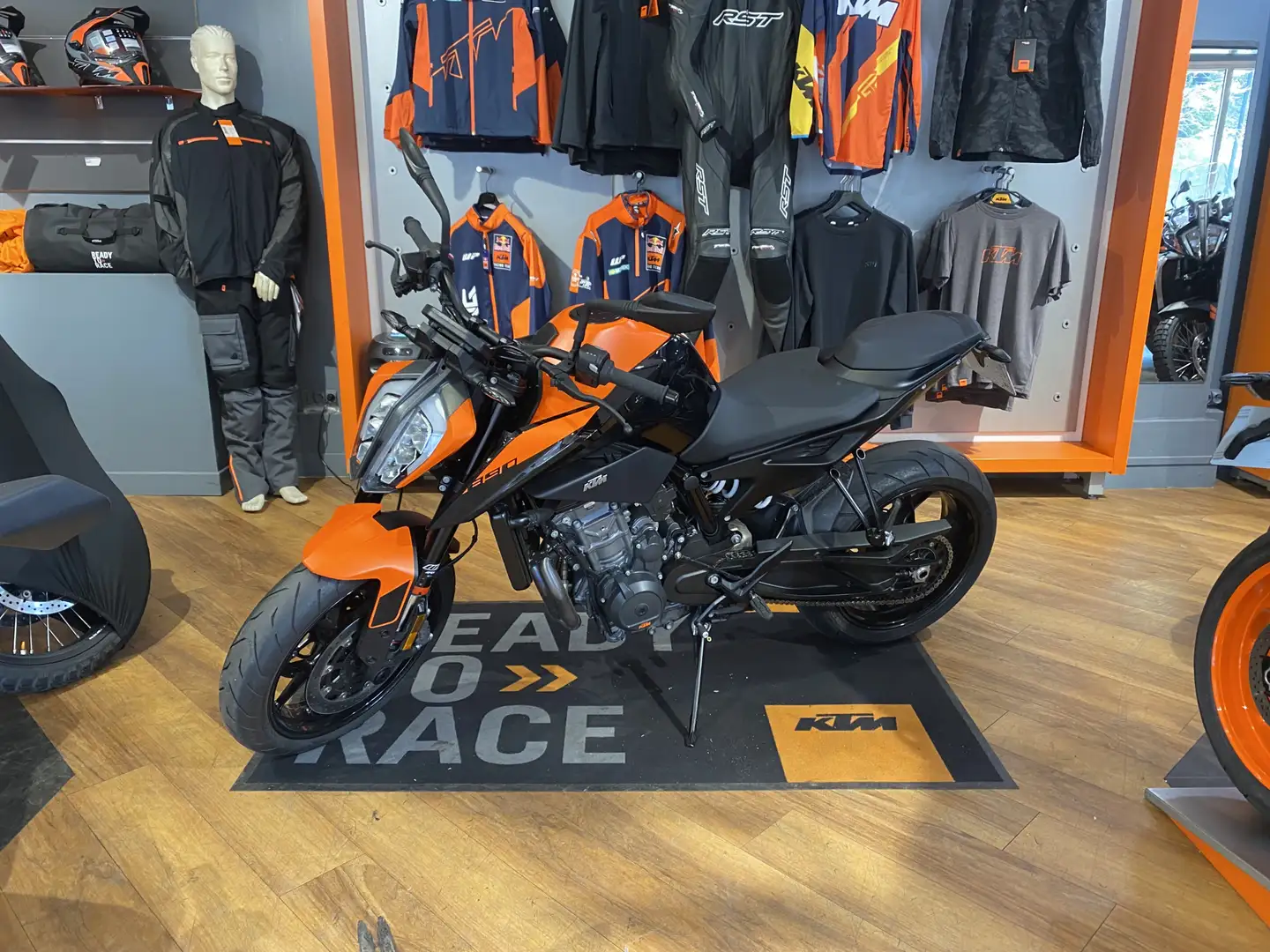 KTM 890 Duke Orange - 2