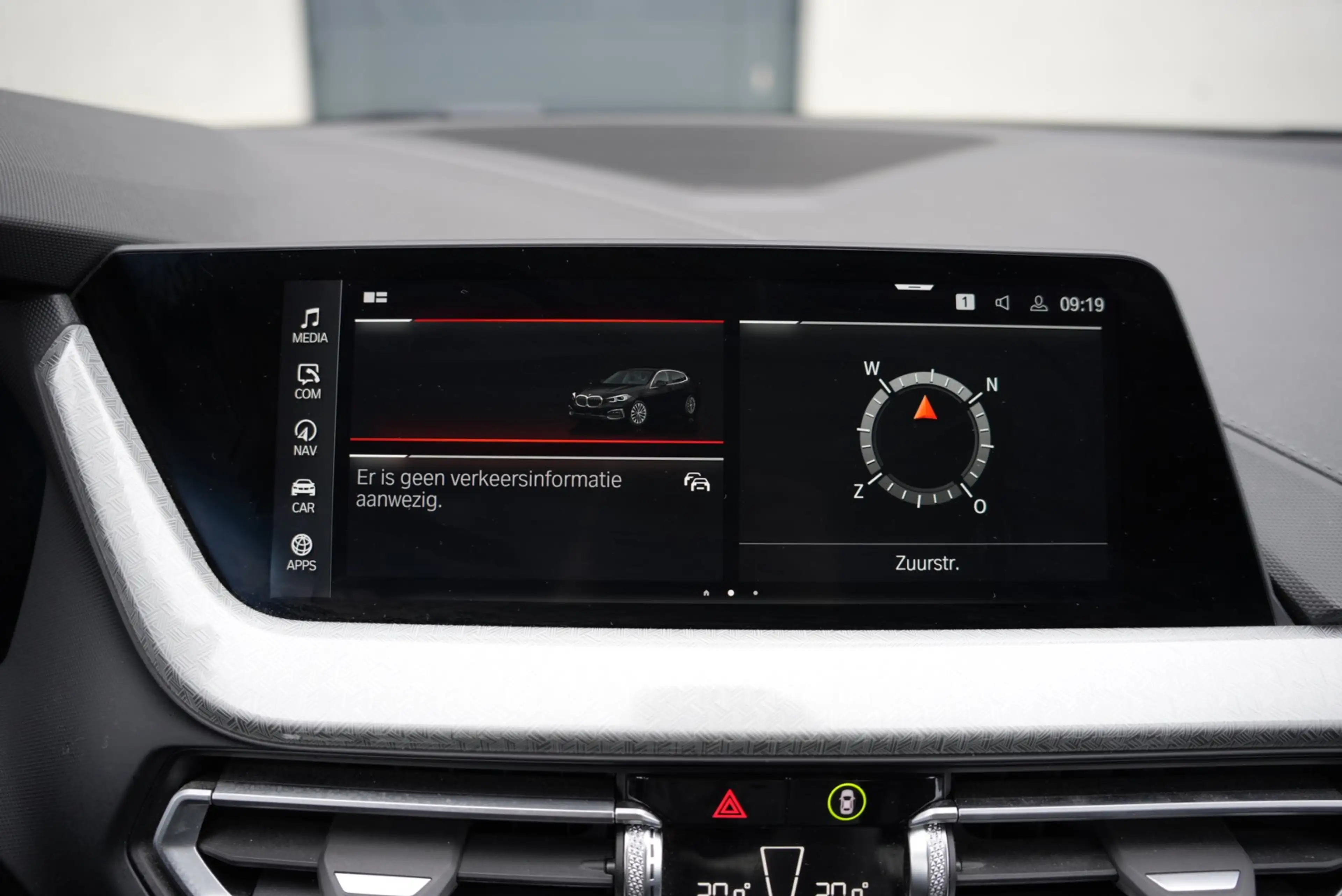 BMW 118 CarPlay | Panoramadak | Leder | Trekhaak | LED | Live Cockpit Pro | Driving Assistant — photo 37