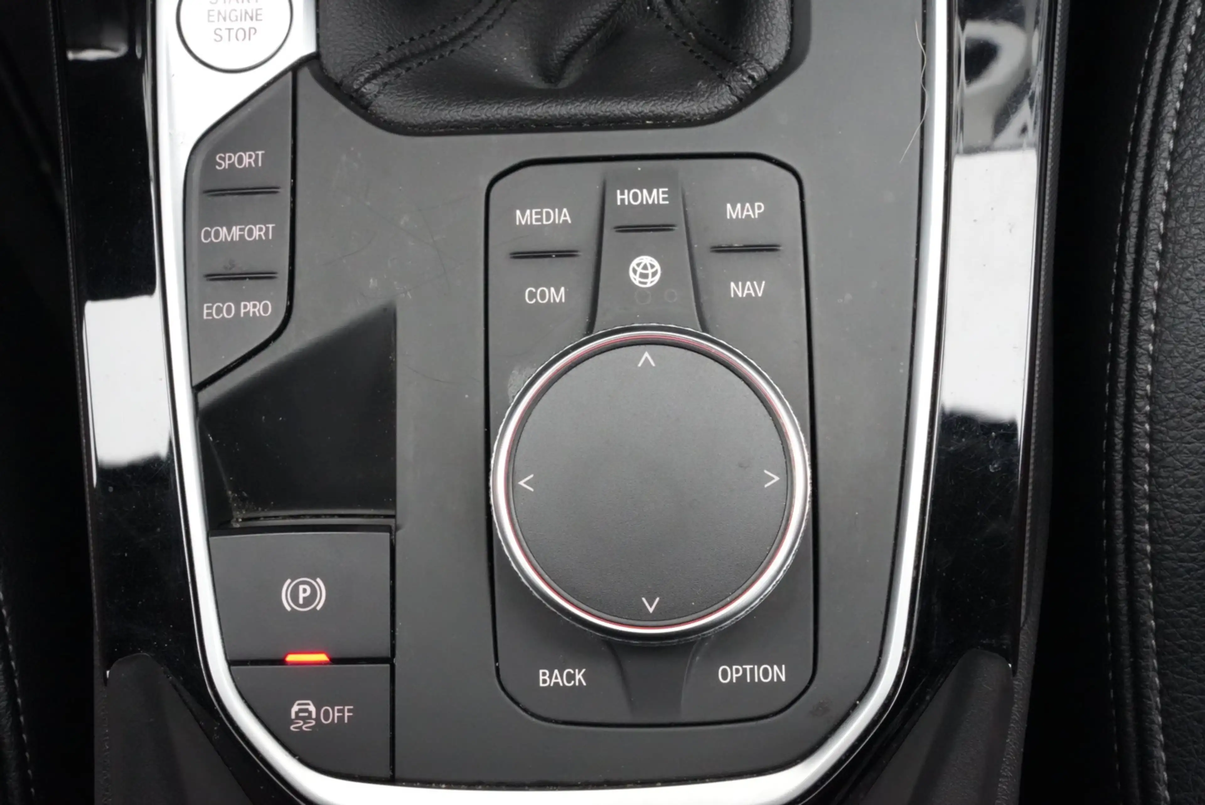 BMW 118 CarPlay | Panoramadak | Leder | Trekhaak | LED | Live Cockpit Pro | Driving Assistant — photo 33