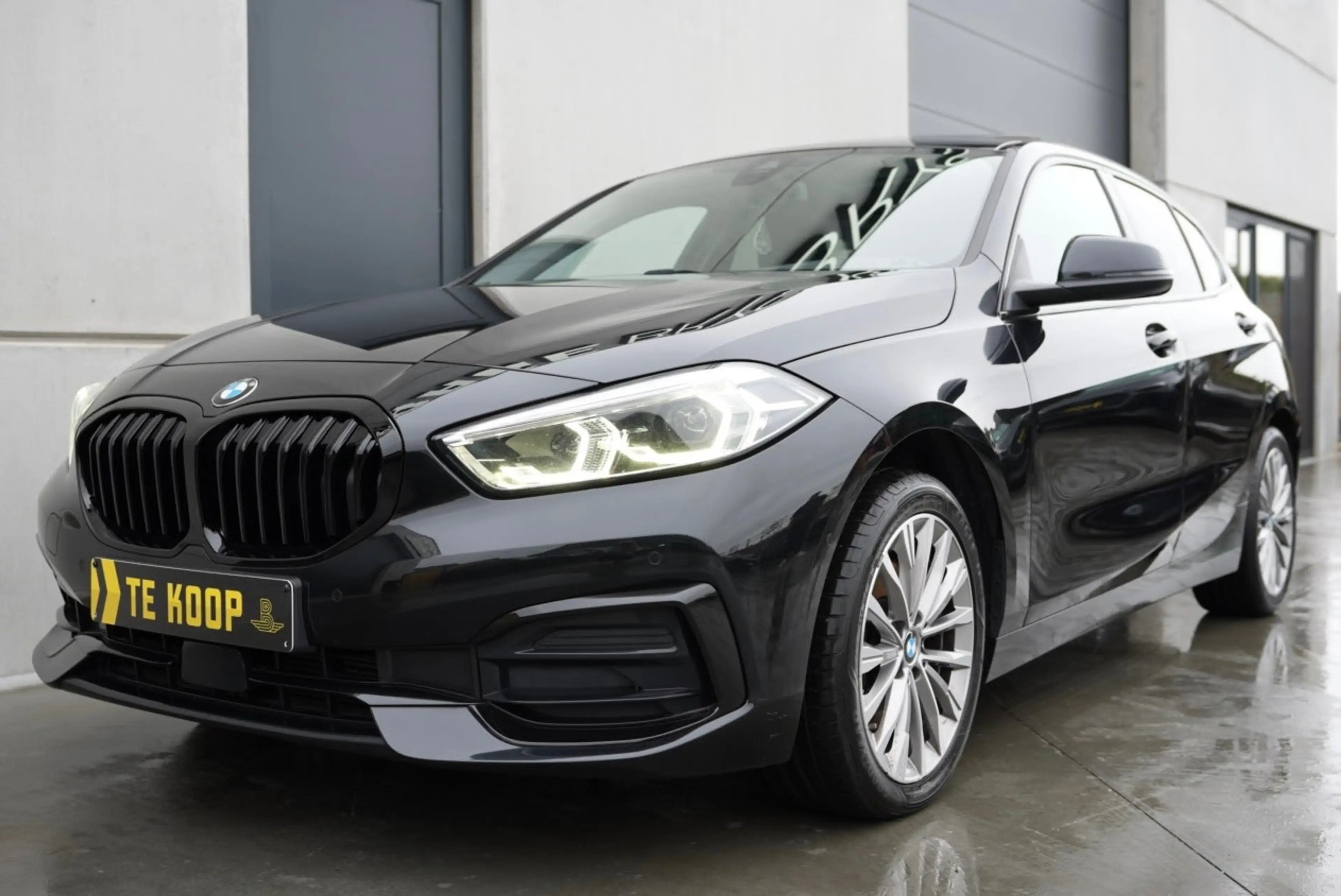 BMW 118 CarPlay | Panoramadak | Leder | Trekhaak | LED | Live Cockpit Pro | Driving Assistant — photo 5