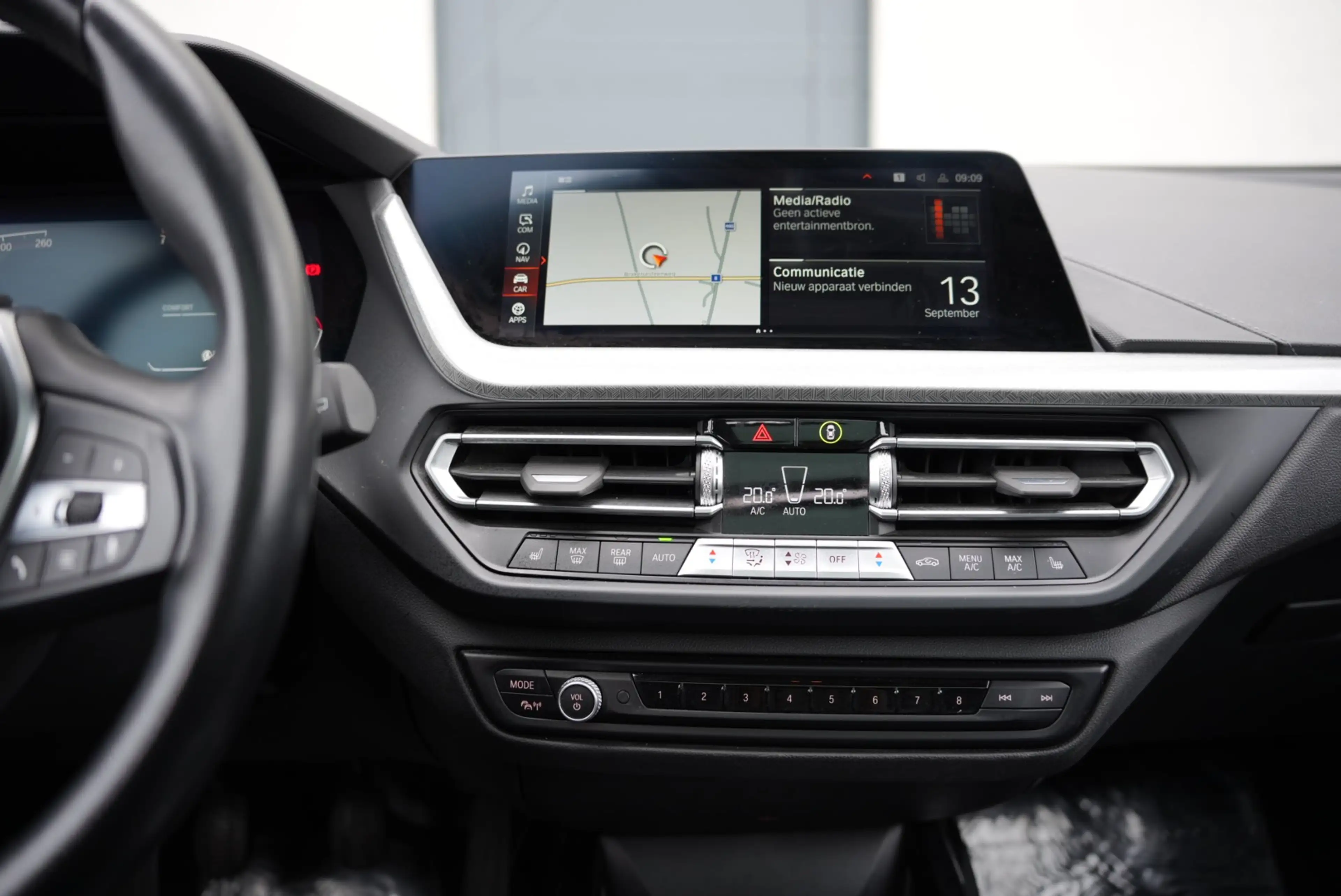 BMW 118 CarPlay | Panoramadak | Leder | Trekhaak | LED | Live Cockpit Pro | Driving Assistant — photo 24