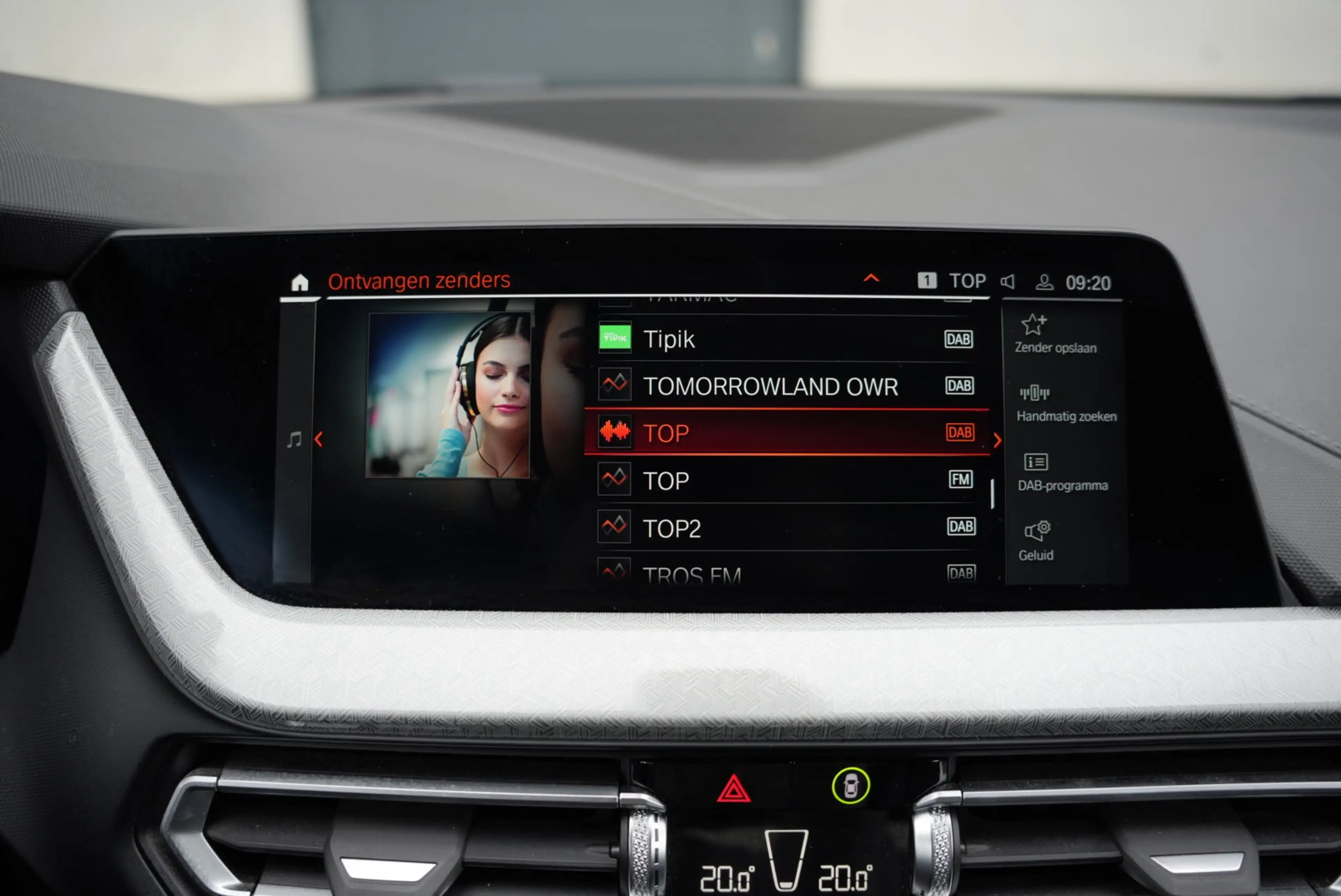 BMW 118 CarPlay | Panoramadak | Leder | Trekhaak | LED | Live Cockpit Pro | Driving Assistant — photo 39