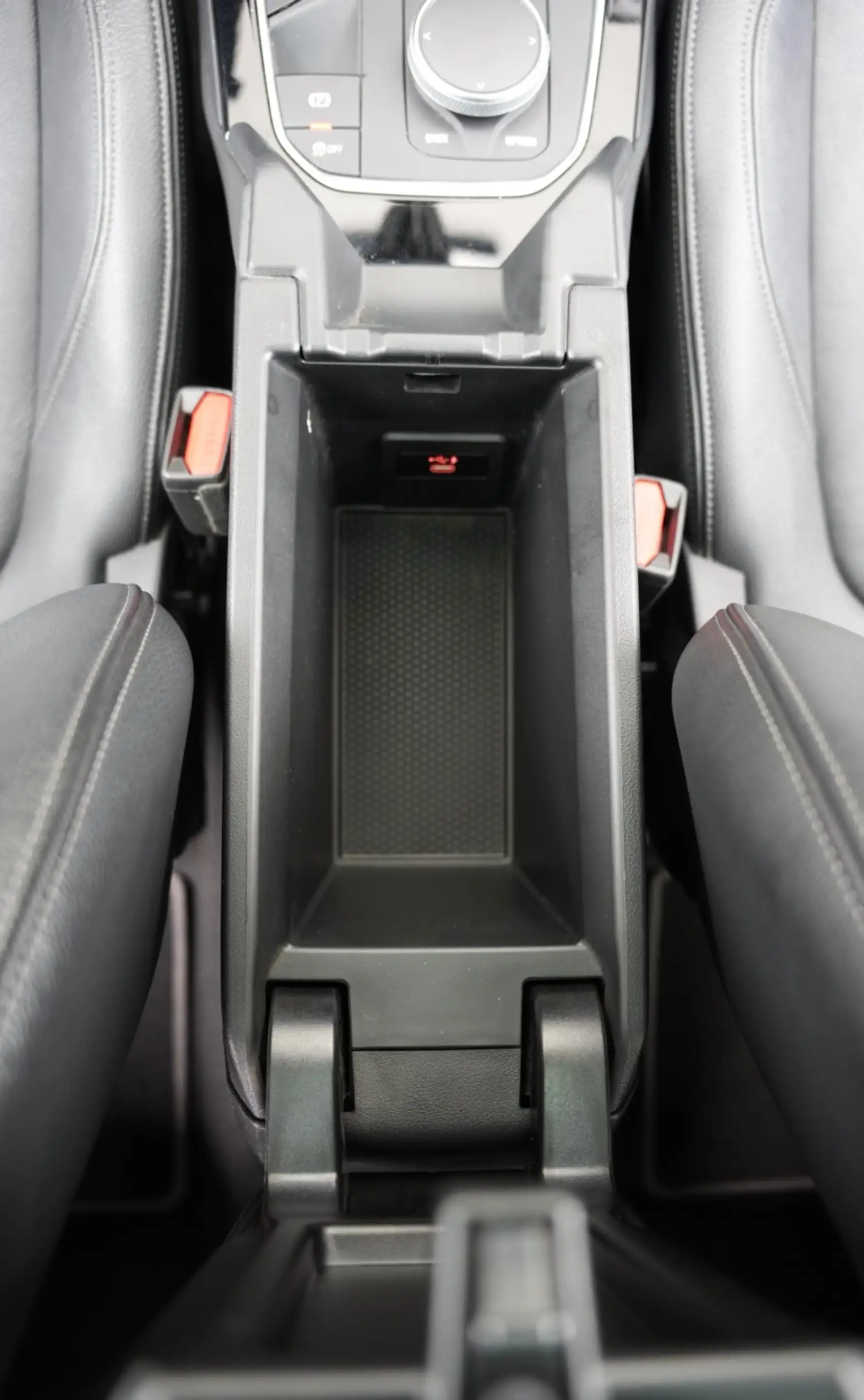 BMW 118 CarPlay | Panoramadak | Leder | Trekhaak | LED | Live Cockpit Pro | Driving Assistant — photo 29