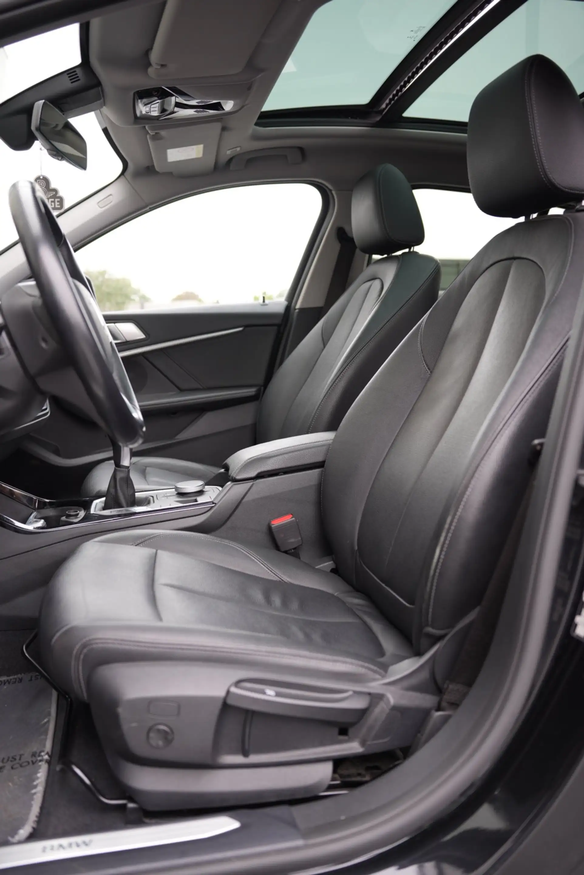 BMW 118 CarPlay | Panoramadak | Leder | Trekhaak | LED | Live Cockpit Pro | Driving Assistant — photo 17