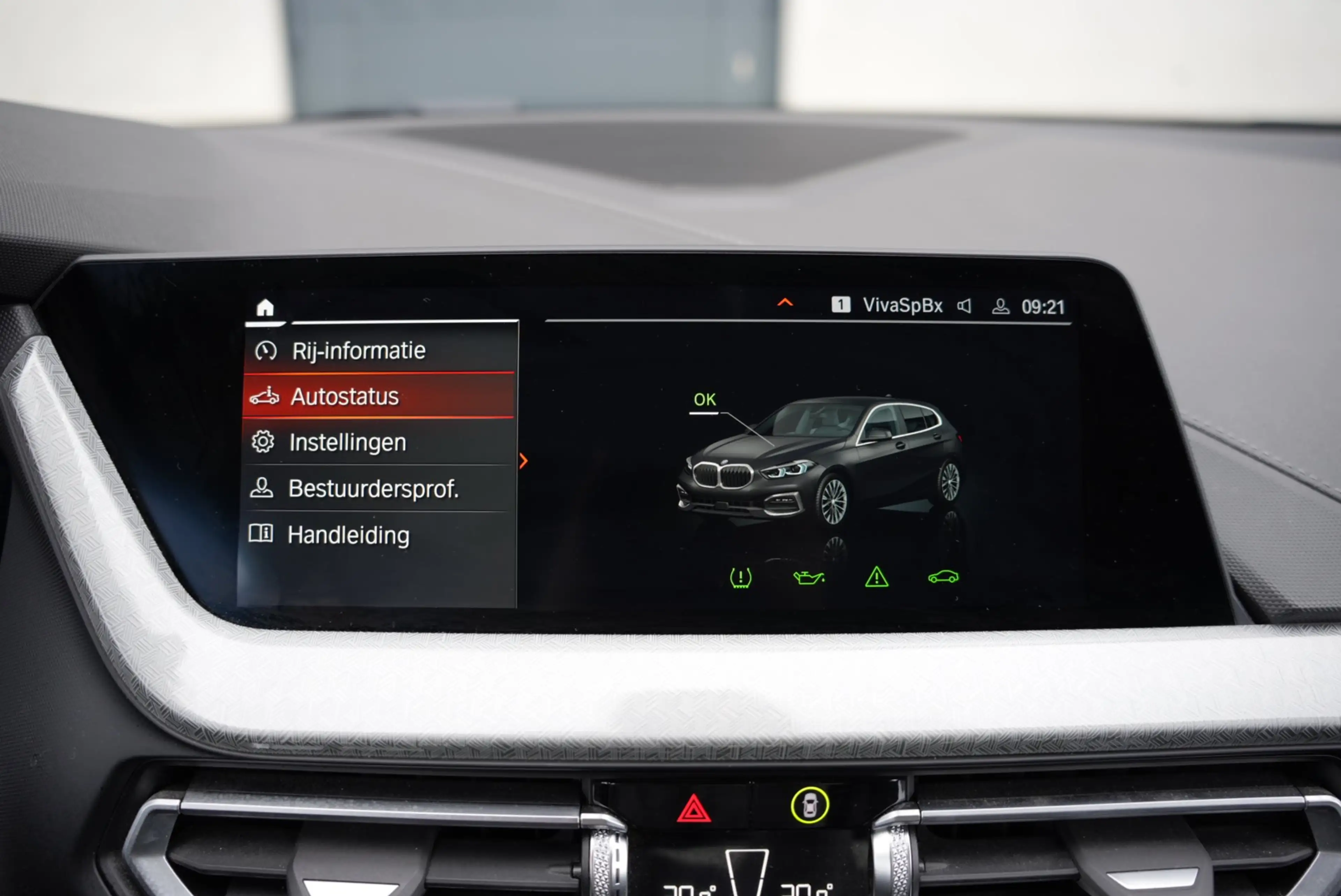 BMW 118 CarPlay | Panoramadak | Leder | Trekhaak | LED | Live Cockpit Pro | Driving Assistant — photo 43