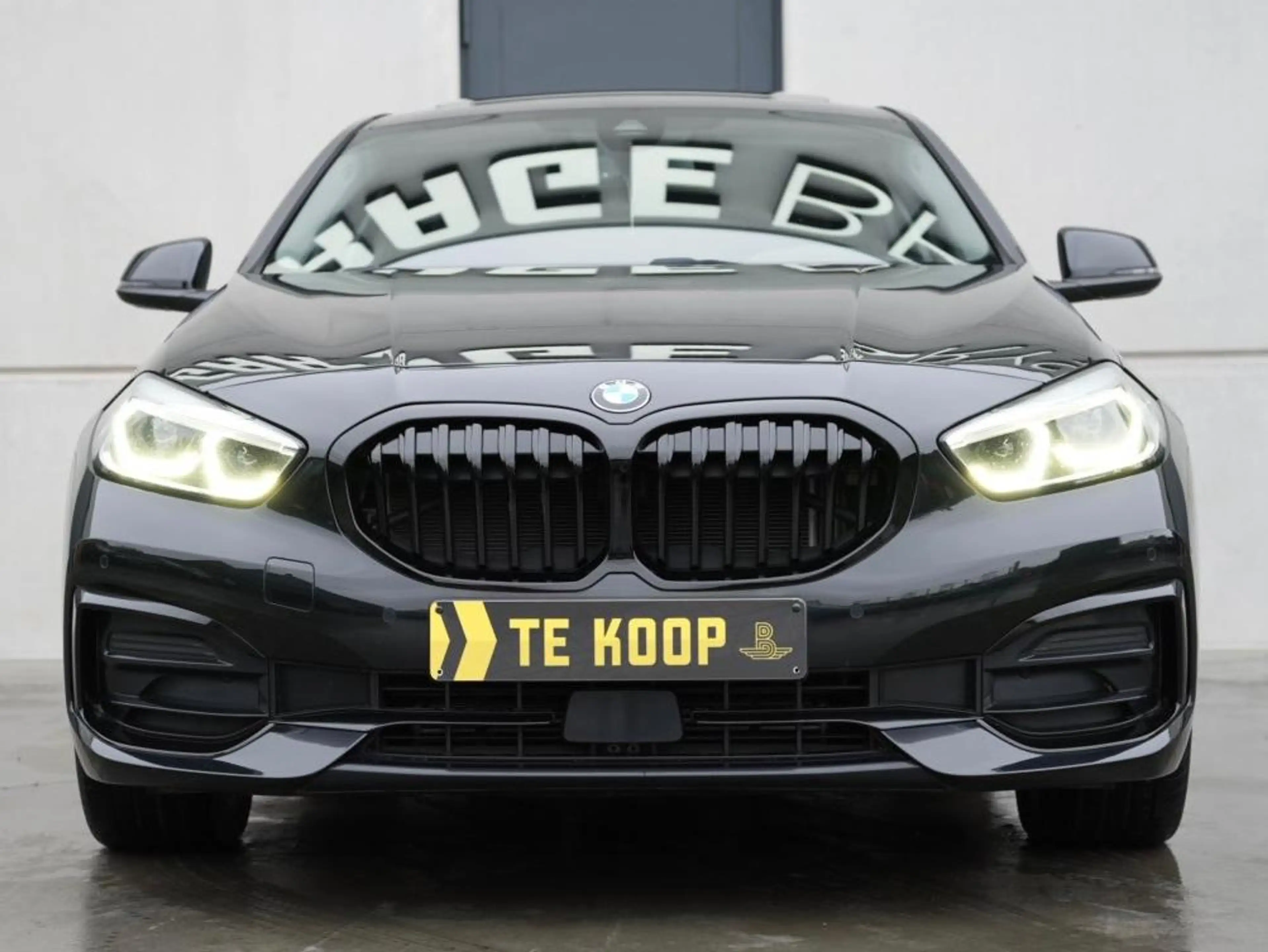 BMW 118 CarPlay | Panoramadak | Leder | Trekhaak | LED | Live Cockpit Pro | Driving Assistant — photo 2