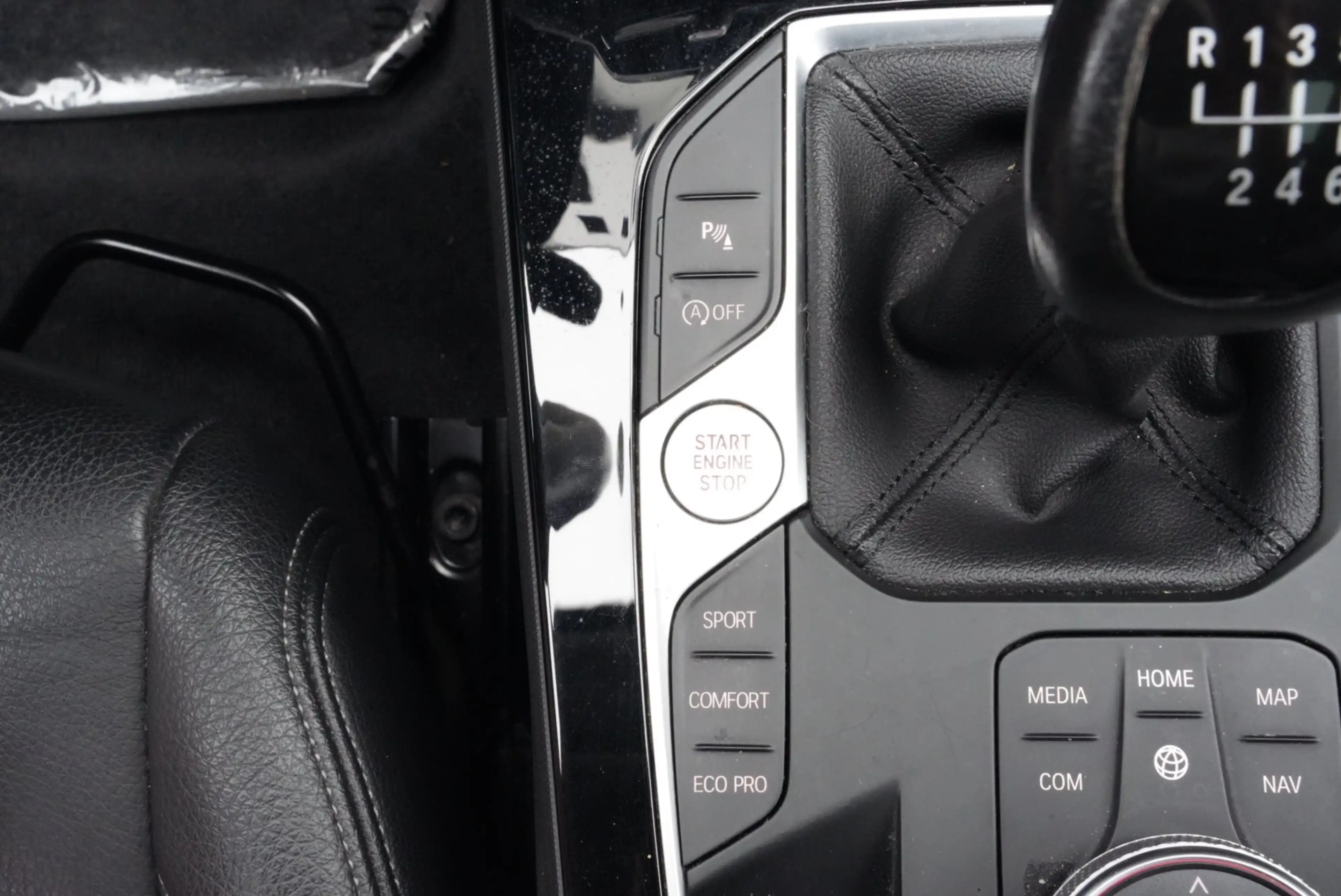 BMW 118 CarPlay | Panoramadak | Leder | Trekhaak | LED | Live Cockpit Pro | Driving Assistant — photo 34