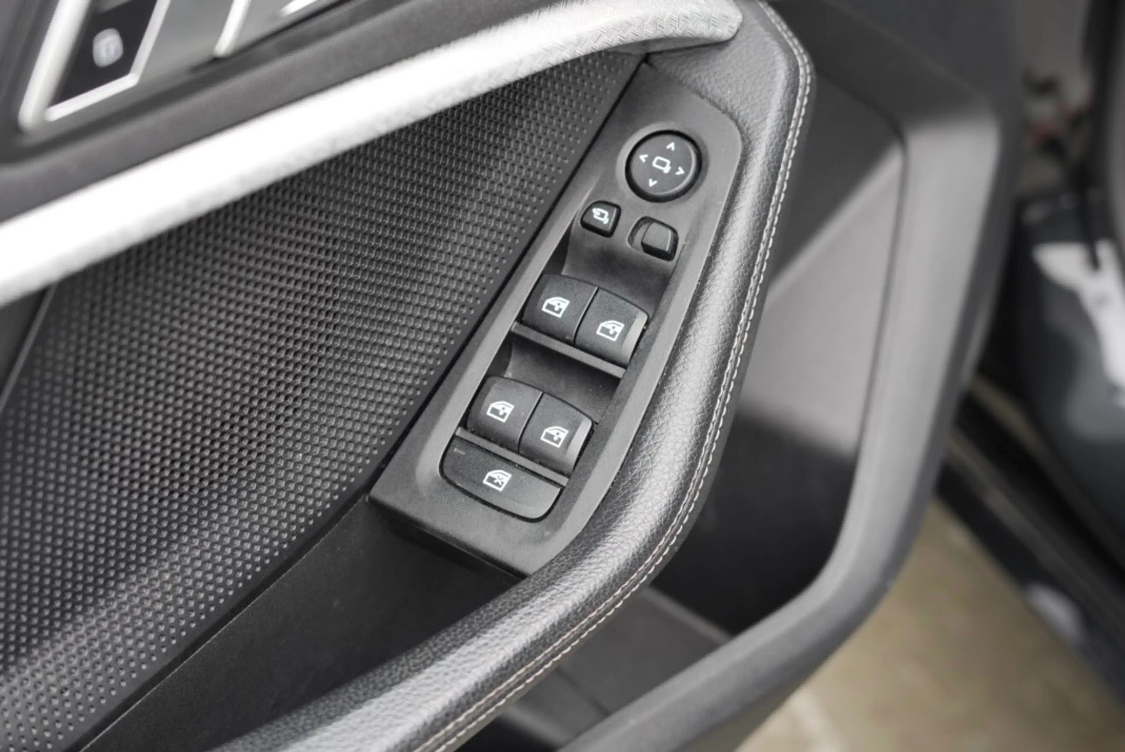 BMW 118 CarPlay | Panoramadak | Leder | Trekhaak | LED | Live Cockpit Pro | Driving Assistant — photo 25