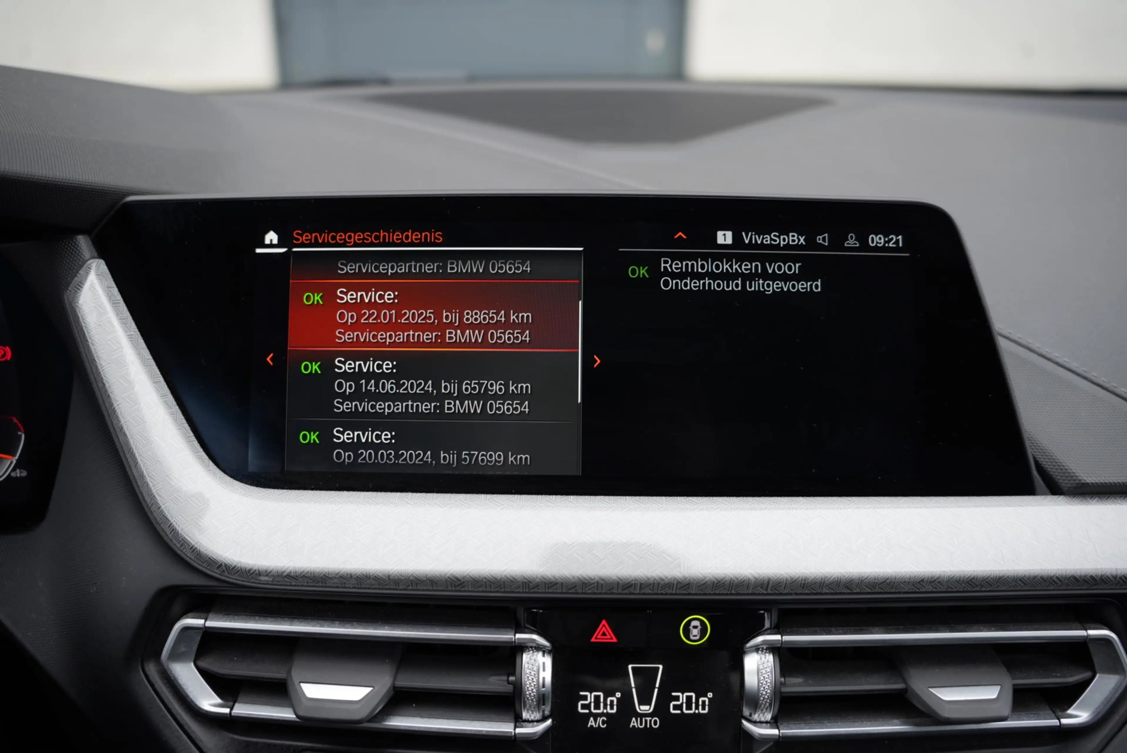 BMW 118 CarPlay | Panoramadak | Leder | Trekhaak | LED | Live Cockpit Pro | Driving Assistant — photo 45