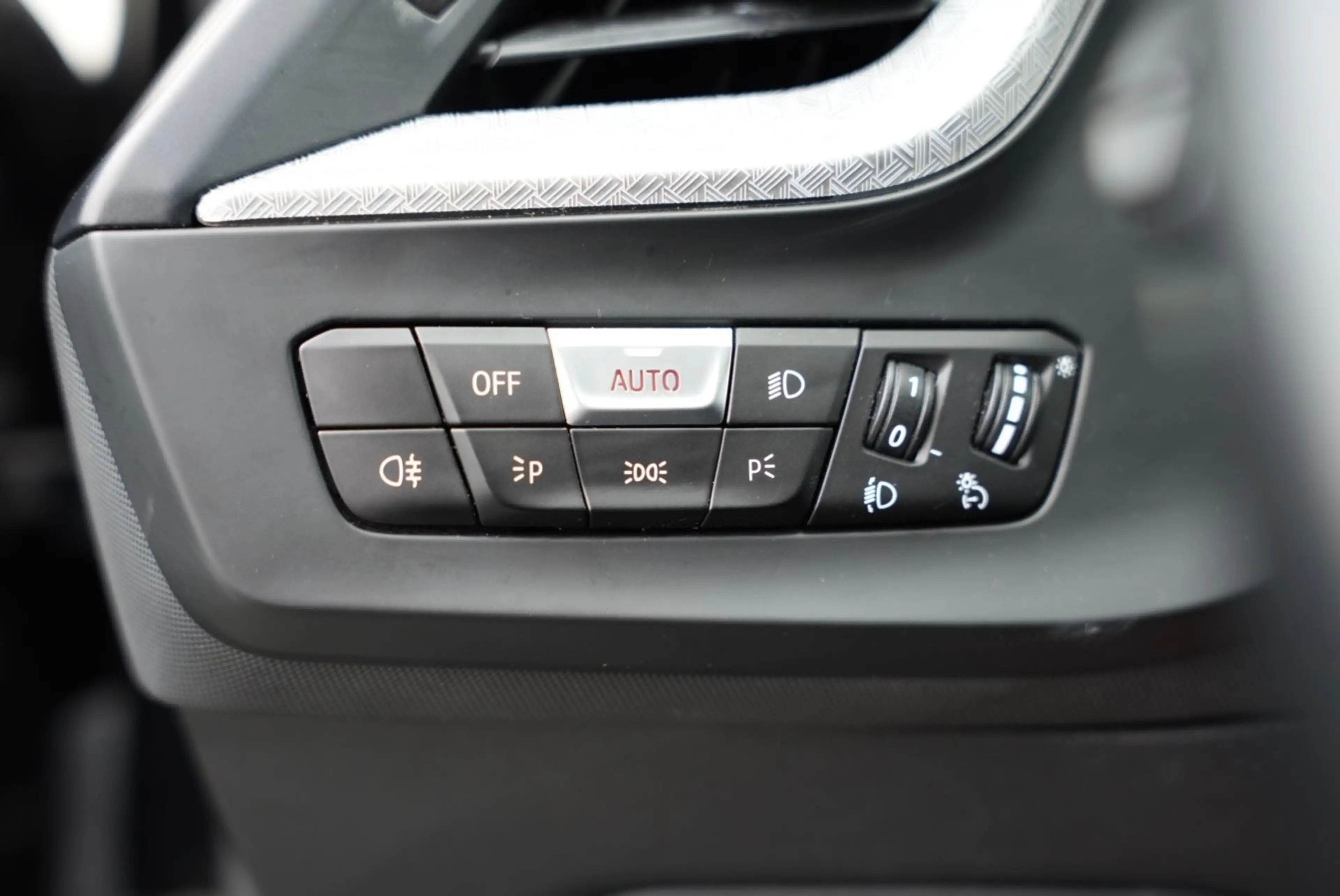 BMW 118 CarPlay | Panoramadak | Leder | Trekhaak | LED | Live Cockpit Pro | Driving Assistant — photo 31