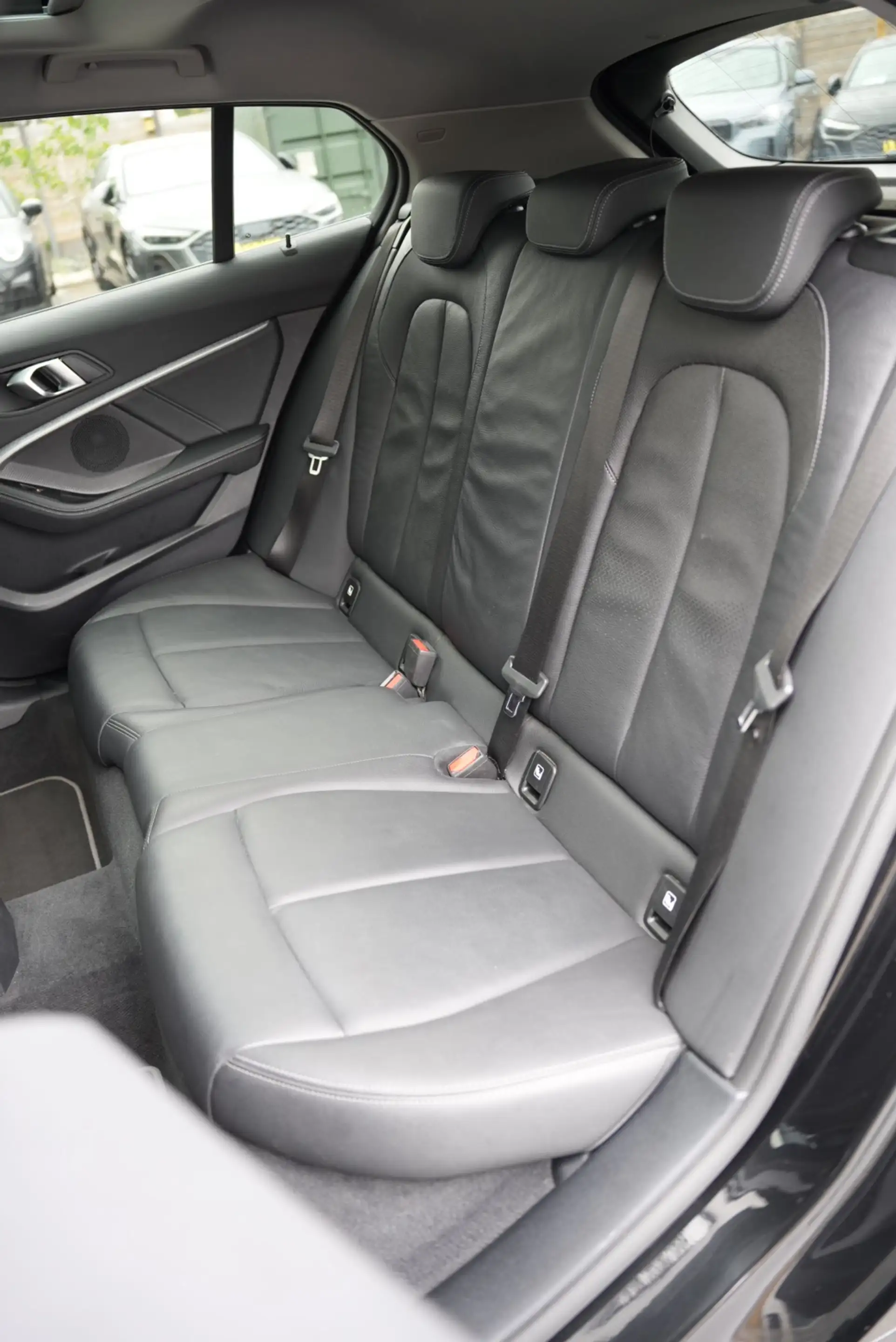 BMW 118 CarPlay | Panoramadak | Leder | Trekhaak | LED | Live Cockpit Pro | Driving Assistant — photo 18
