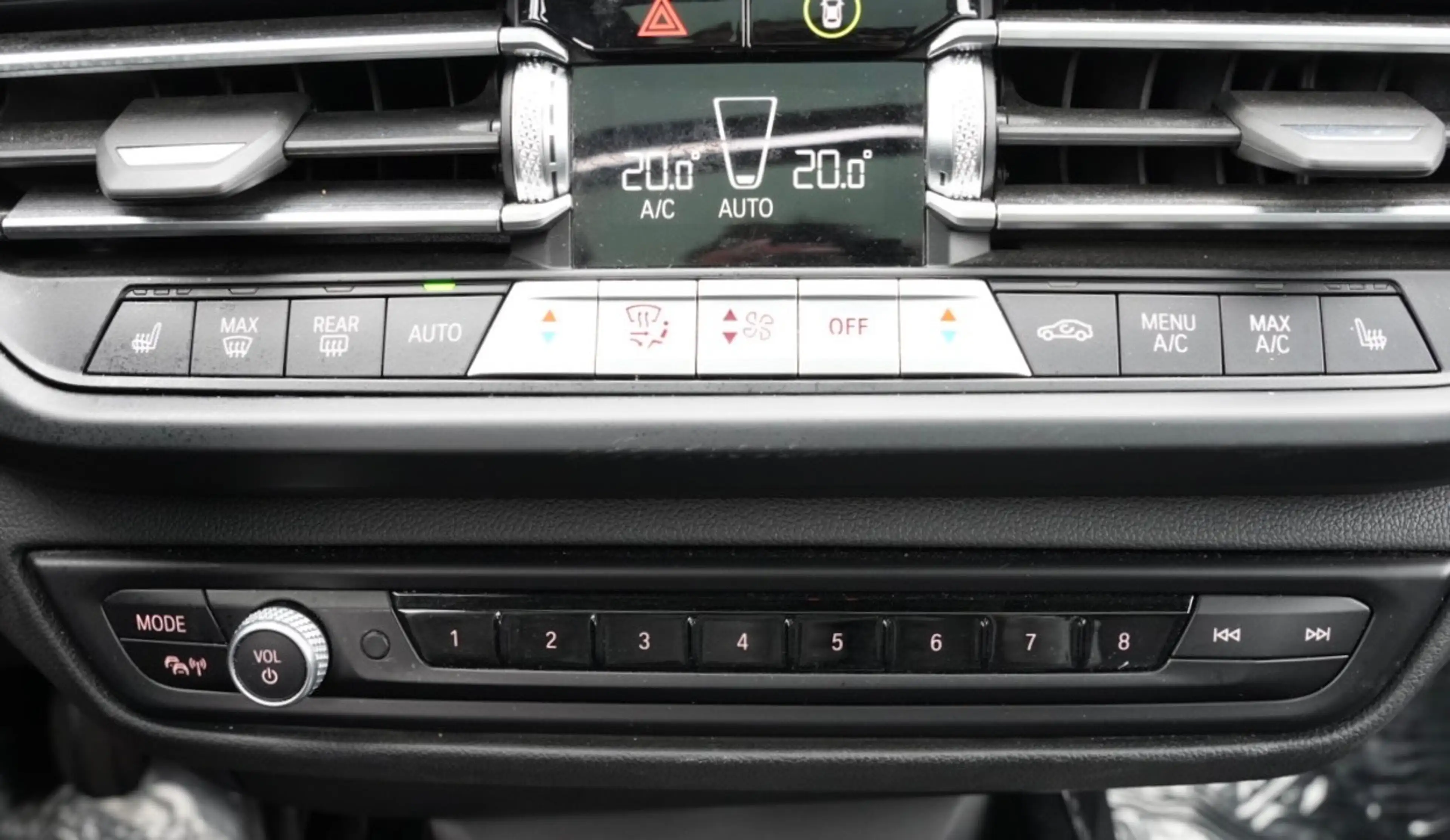 BMW 118 CarPlay | Panoramadak | Leder | Trekhaak | LED | Live Cockpit Pro | Driving Assistant — photo 35