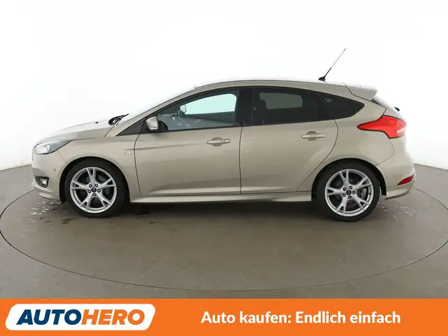 Ford Focus view 3
