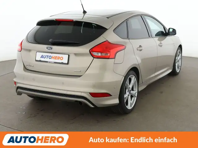Ford Focus view 6