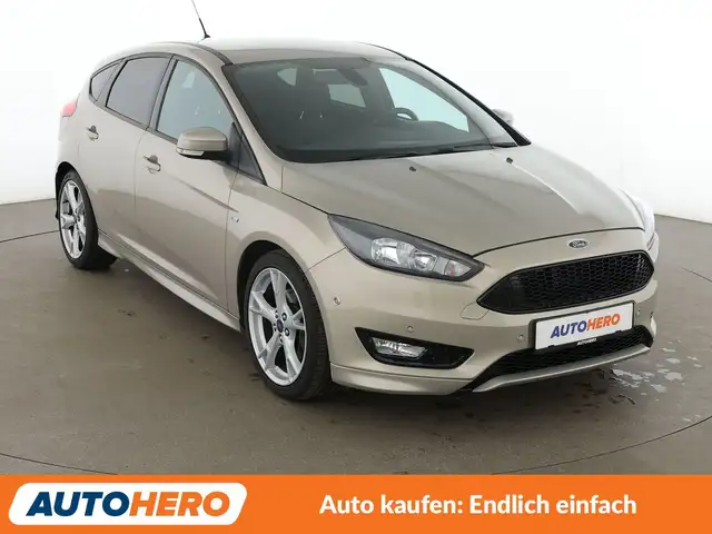 Ford Focus view 8