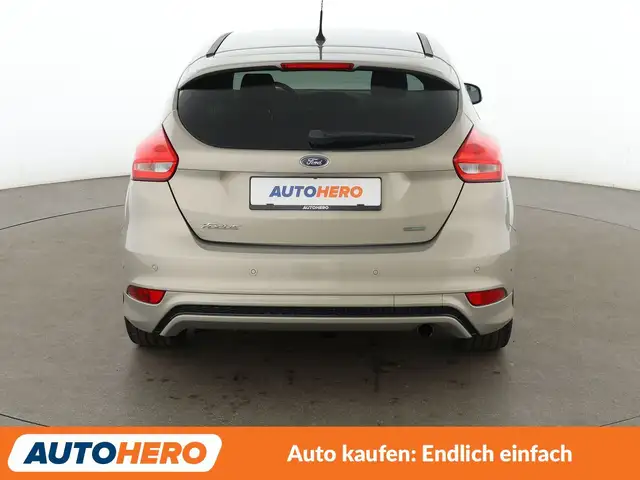 Ford Focus view 5
