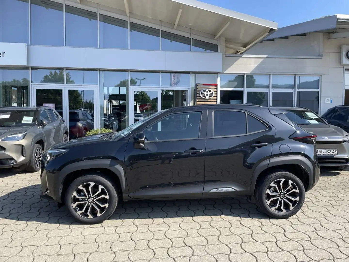 Toyota Yaris Cross Hybrid Teamplayer *Winter-Paket* Schwarz - 2