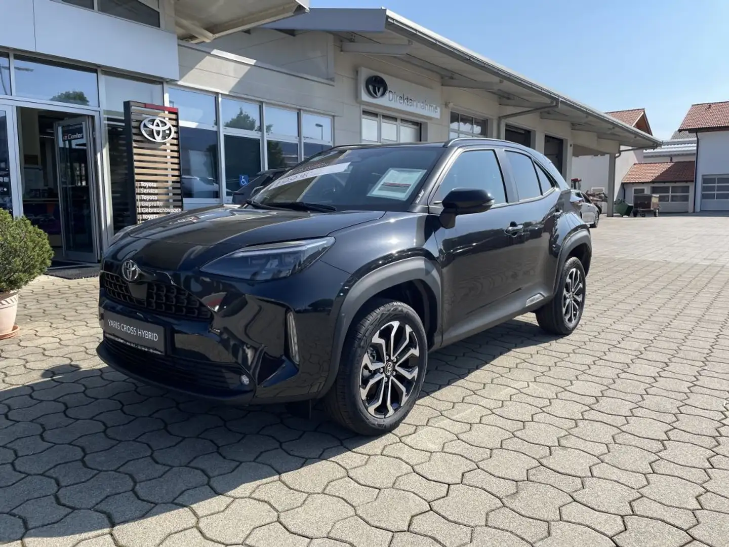 Toyota Yaris Cross Hybrid Teamplayer *Winter-Paket* Schwarz - 1