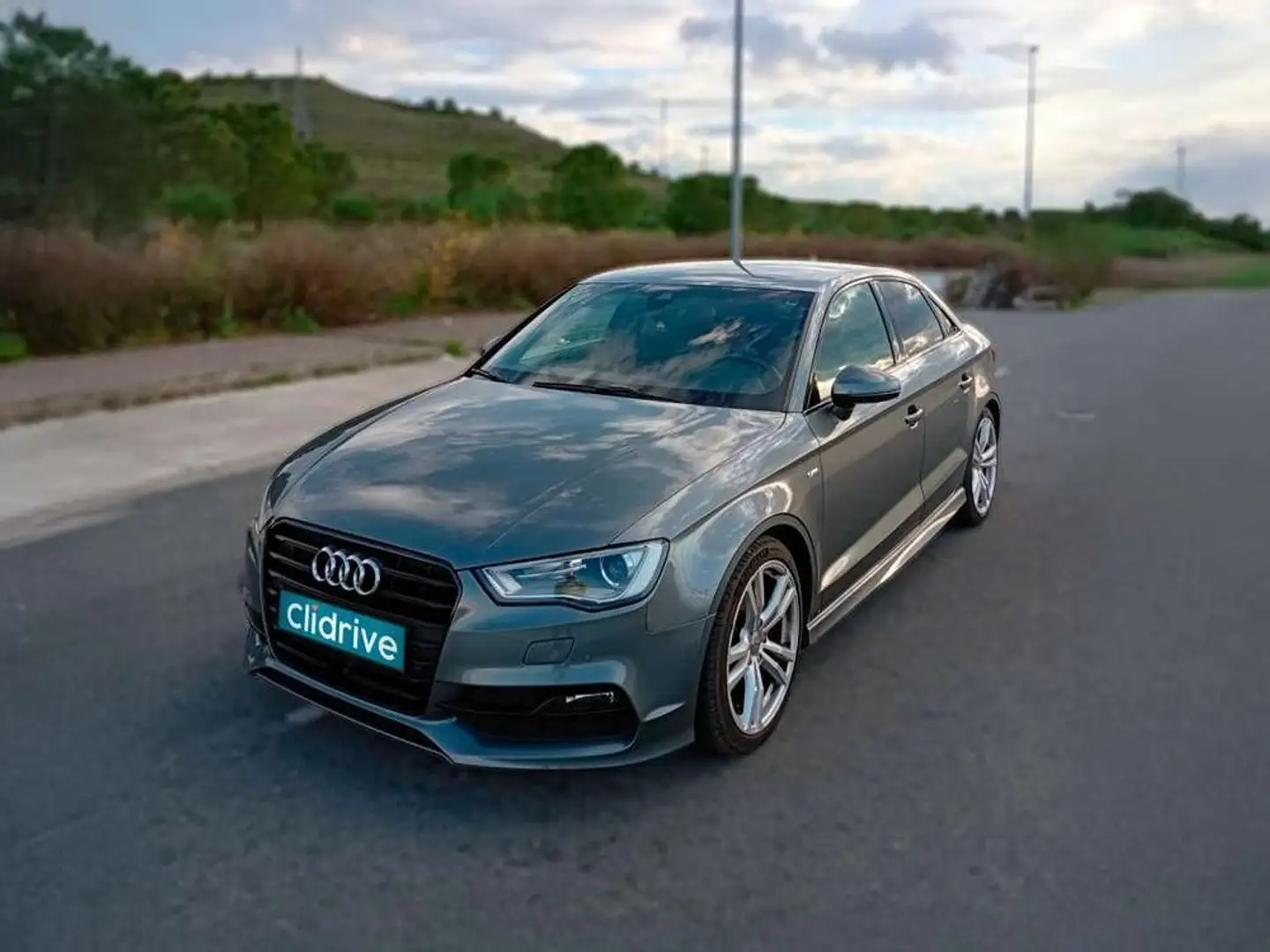 Audi A3 Sedán 2.0TDI Black line Edition S-T 110kW Gris - 2