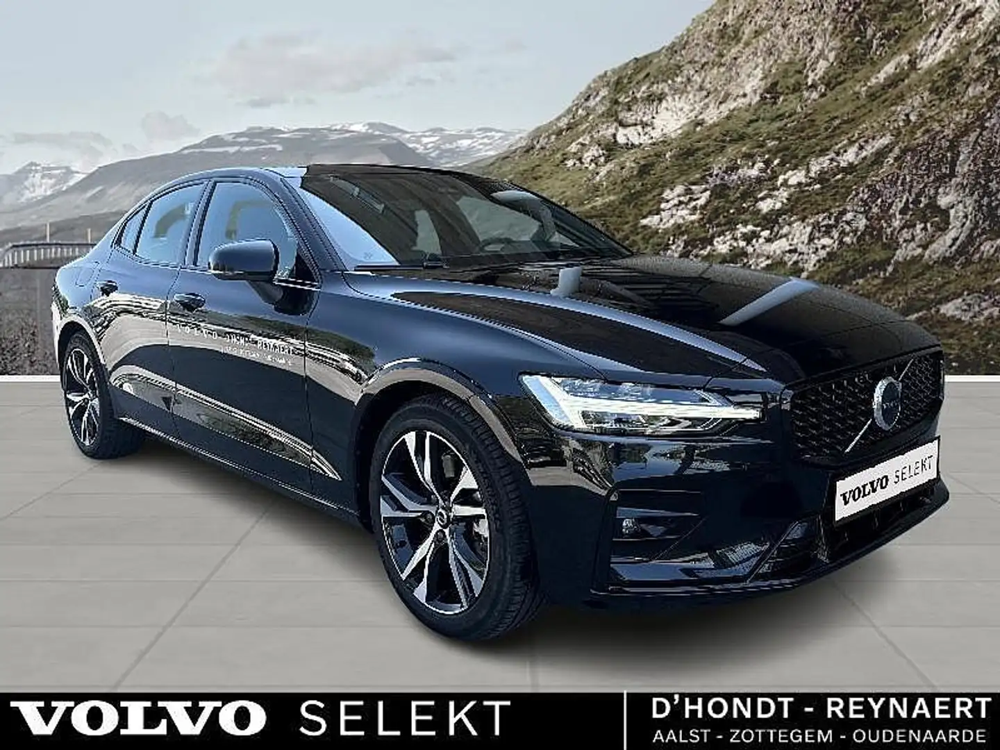Volvo S60 Ultimate B4 mild hybrid, Benzine, Dark Zwart - 2