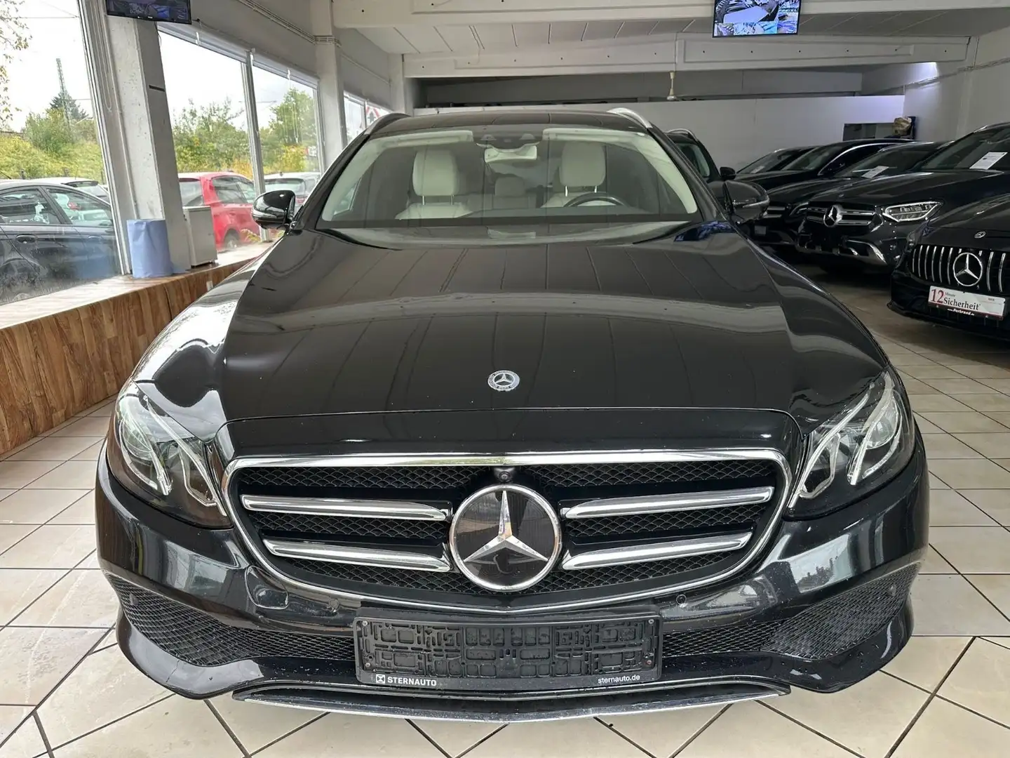 Mercedes-Benz E 300 de T-9G-AHK Avantgarde Netto=20924,euro Schwarz - 1