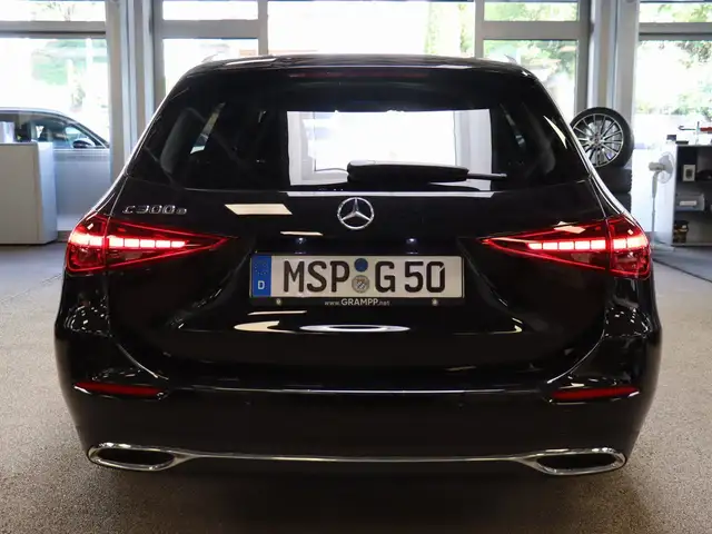 Mercedes-Benz 300 view 5