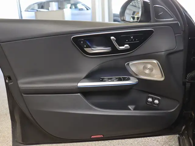 Mercedes-Benz 300 view 10