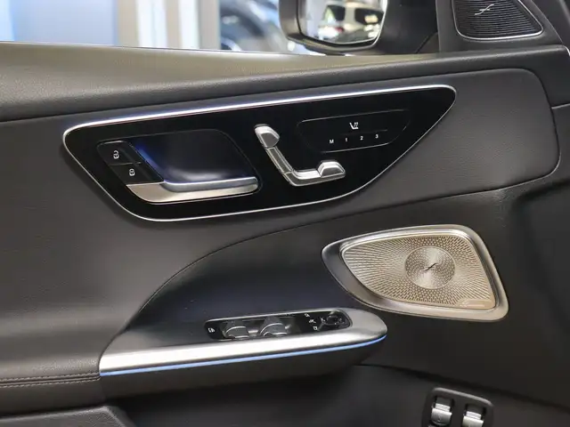 Mercedes-Benz 300 view 11