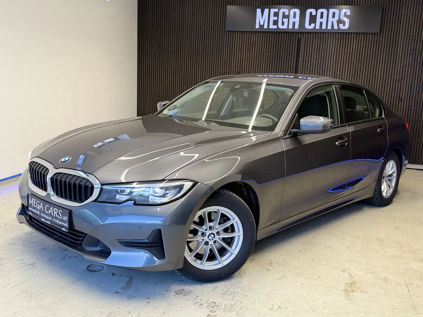 BMW 320 d Advantage Aut. | WENIG KM | NAVI | SITZH. | AHK Grau - 1