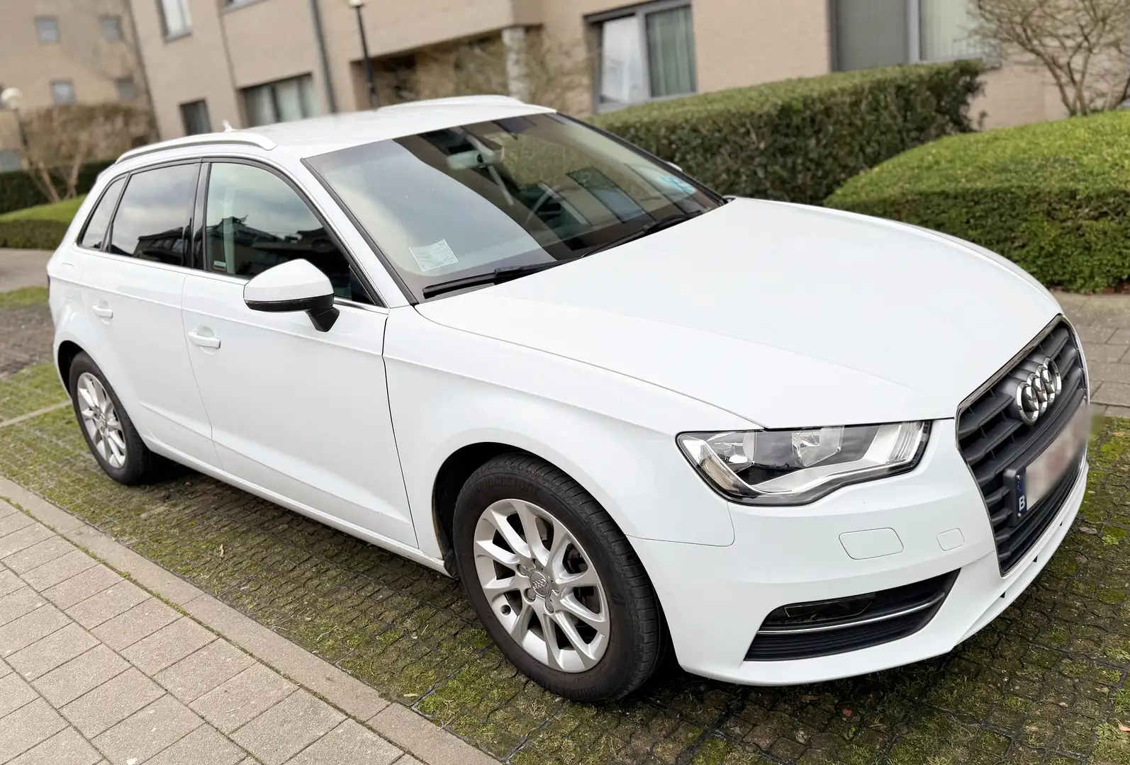 Audi A3 1.2 TFSI Attraction S tronic sportback Wit - 1