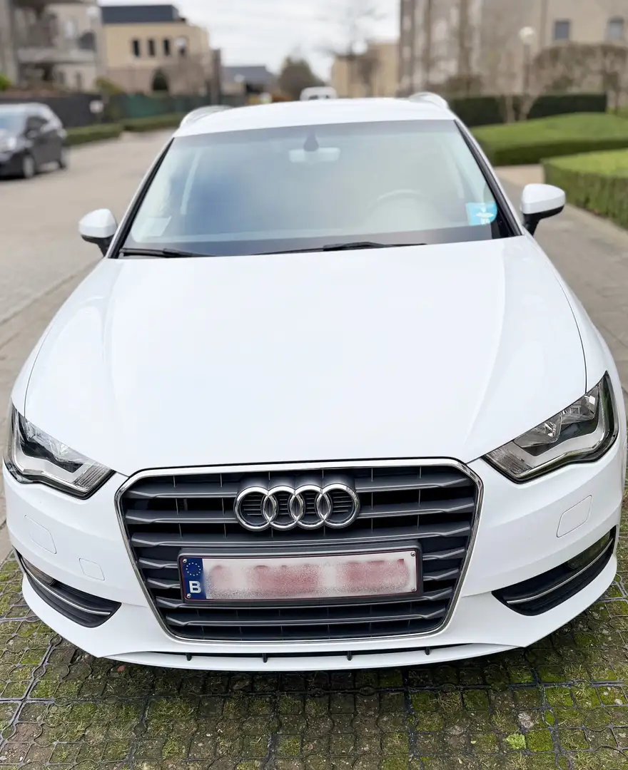 Audi A3 1.2 TFSI Attraction S tronic sportback Wit - 2