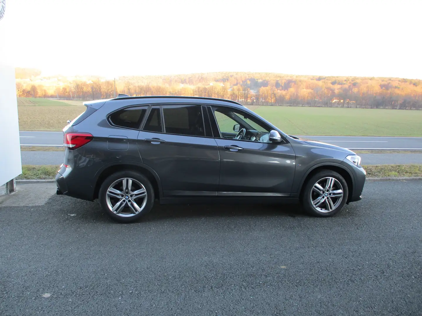 BMW X1 sDrive 18 d M Sport Head-up Leder Grau - 2