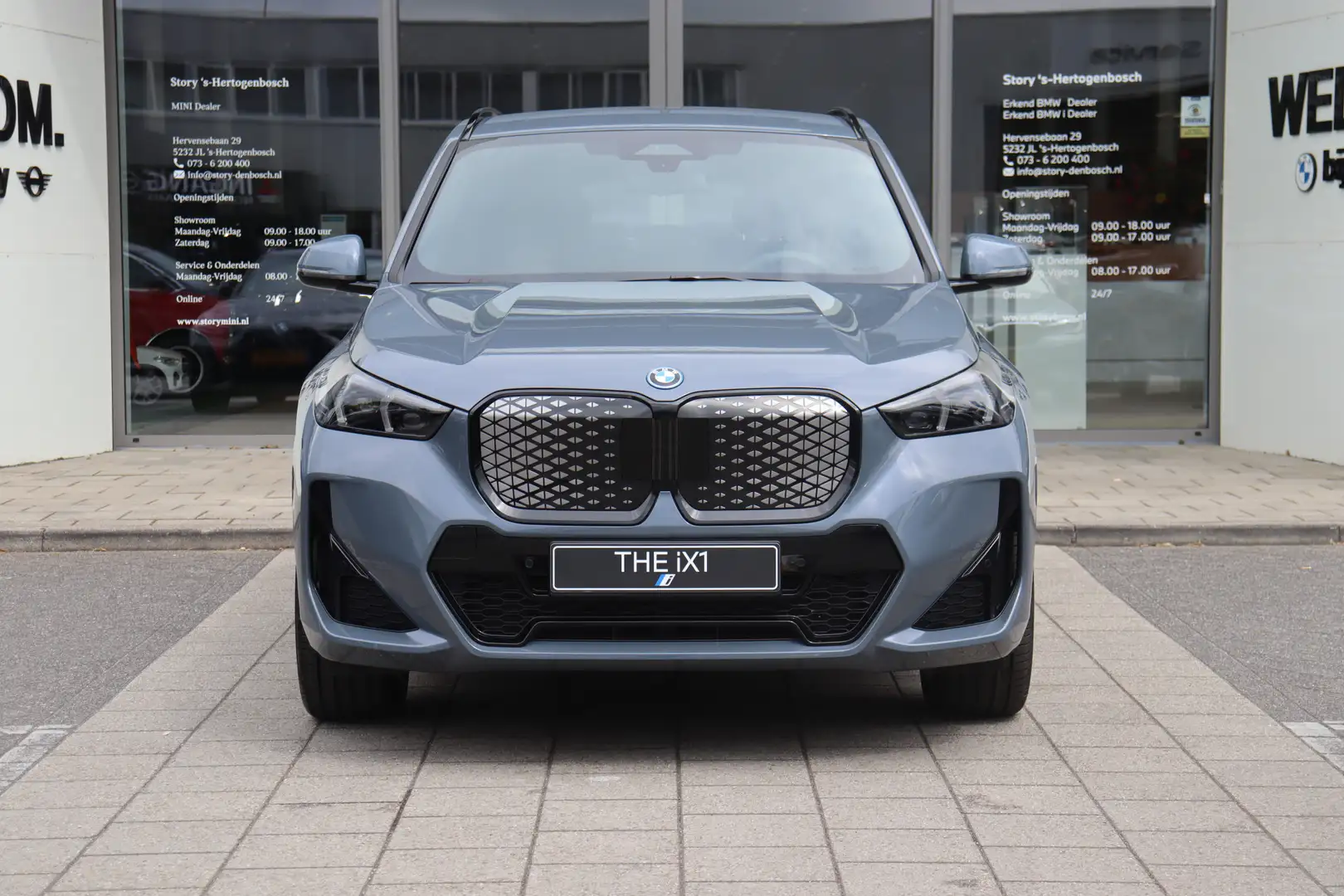 BMW iX1 eDrive20 M Sport / Sportstoelen / Adaptieve LED / Grijs - 2