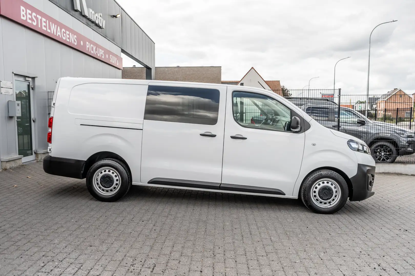 Opel Vivaro 2.0TD - 5pl - Navigatie / Cruis control/ Trekhaak Wit - 2