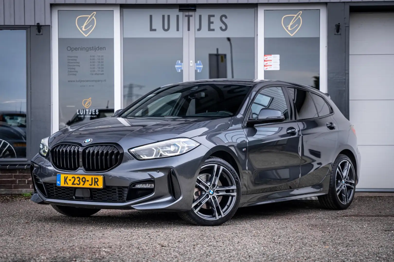 BMW 118 1-serie 118i High-Executive M-Sport I 1e-eig. I Ca Grau - 1