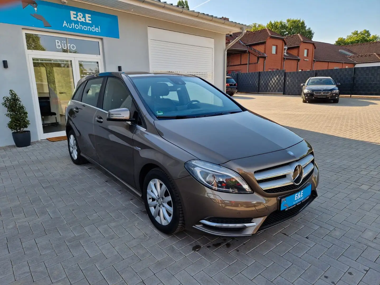 Mercedes-Benz B 180 CDI+Automatik+Kamera+Bi-Xenon Grijs - 1