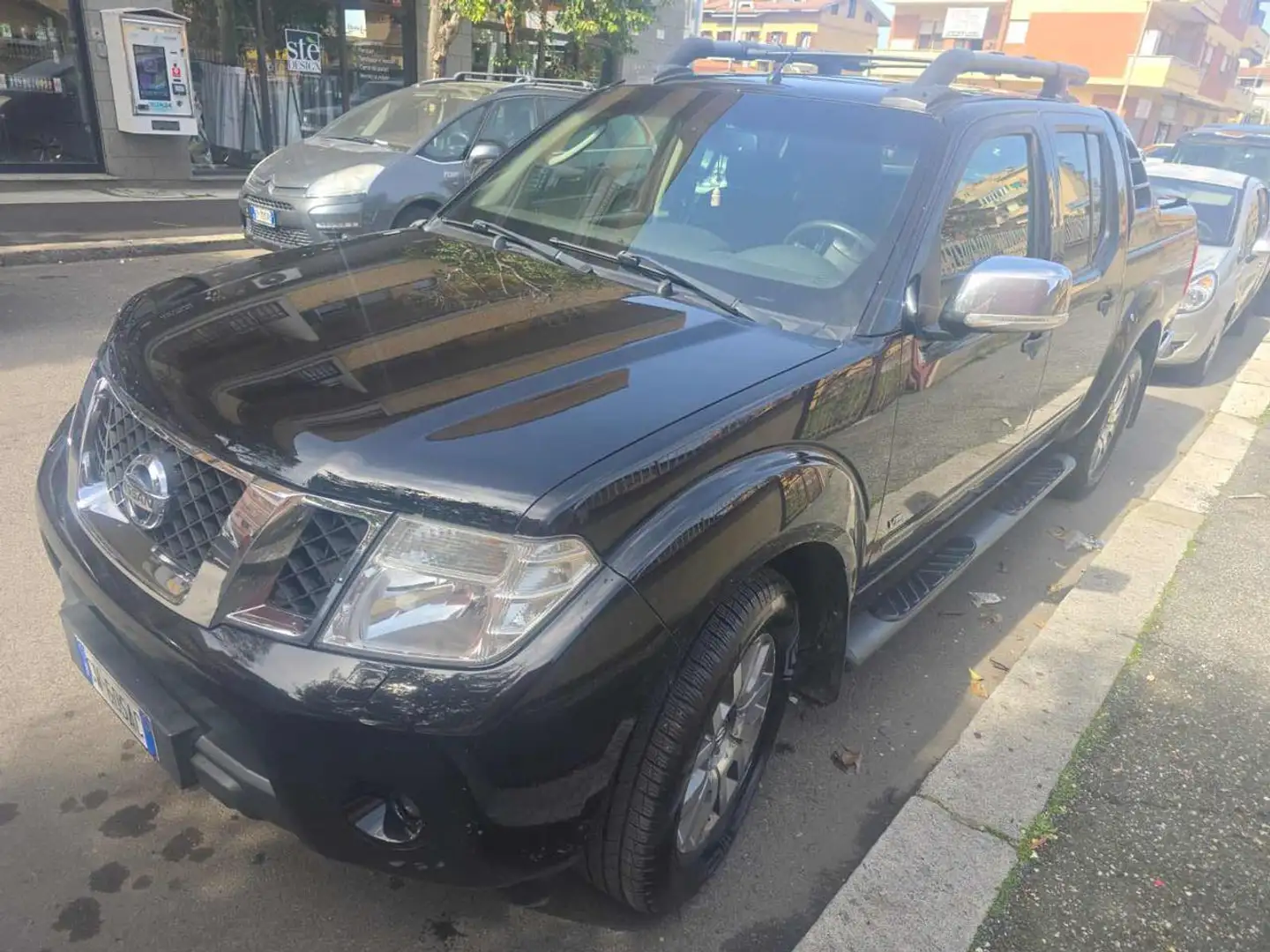 Nissan Navara 3.0 dCi 4 porte Double Cab LE V6 Nero - 1