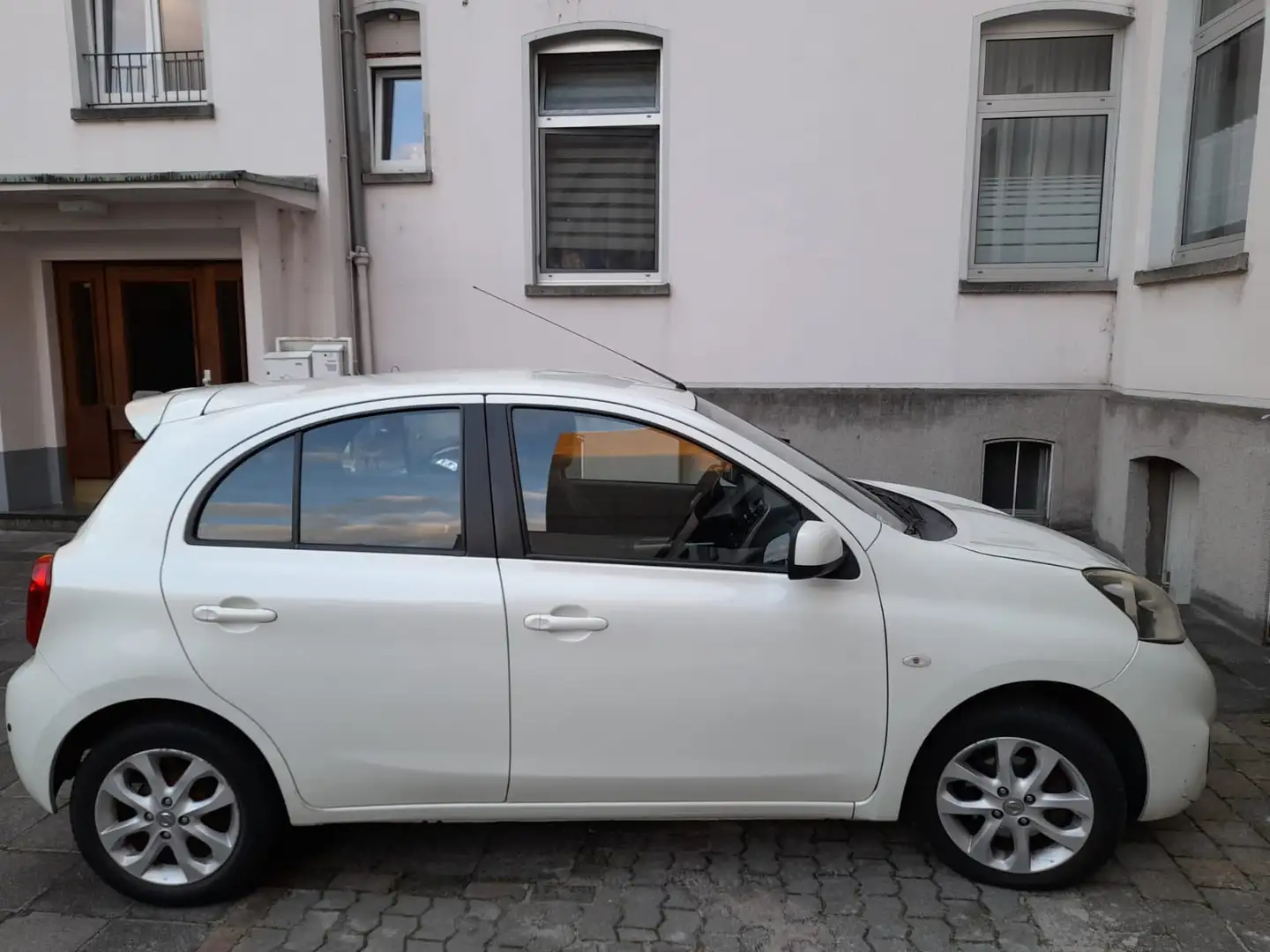 Nissan Micra 1.2 30 Jahre Edition Weiß - 1