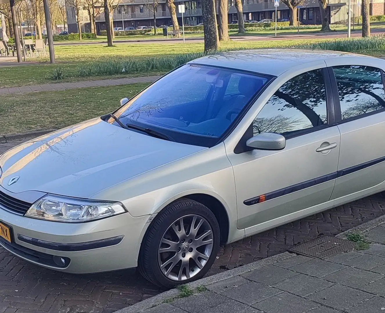 Renault Laguna Laguna 1.6-16V Authentique Verde - 2