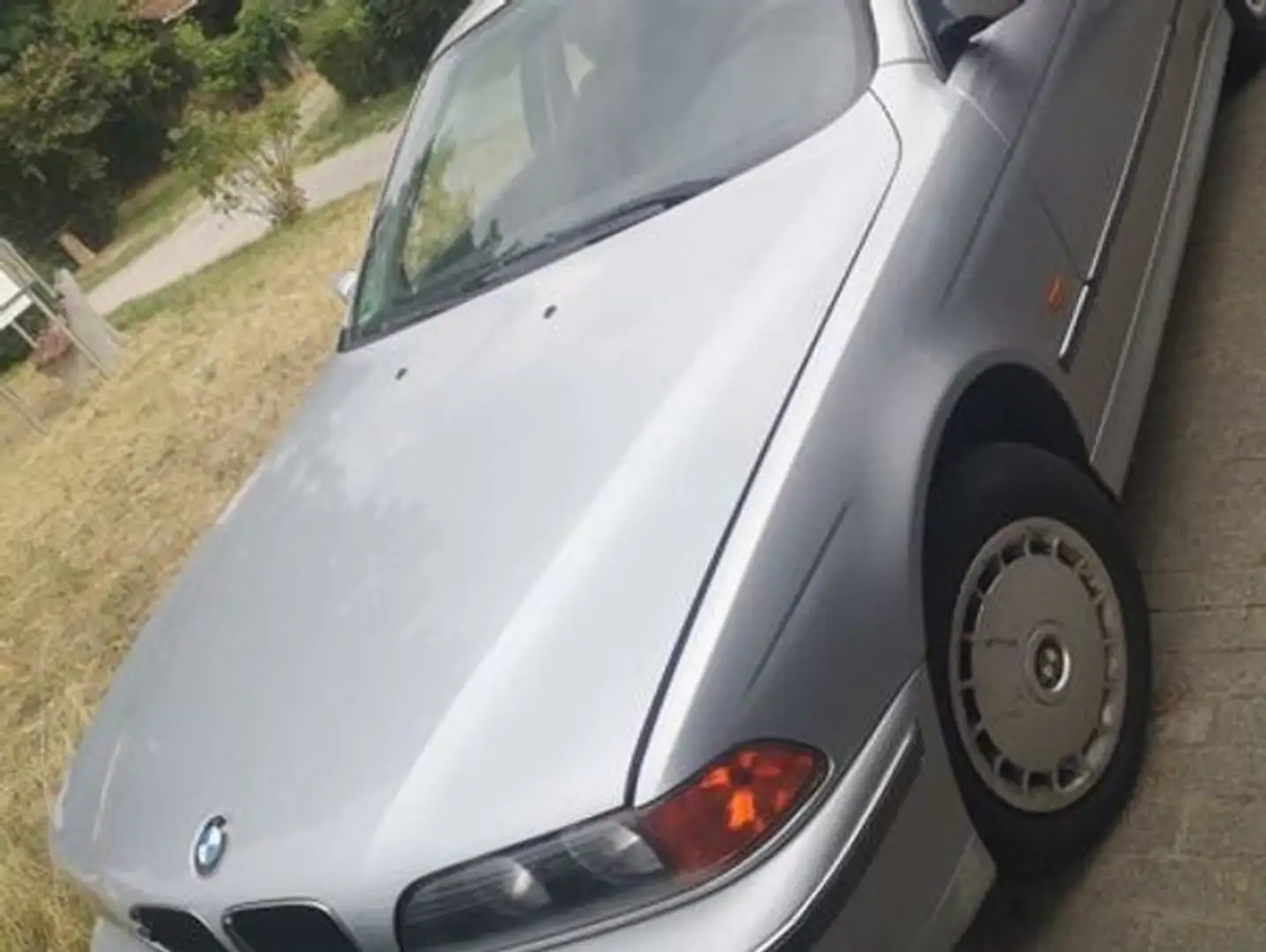 BMW 518 srebrna - 2