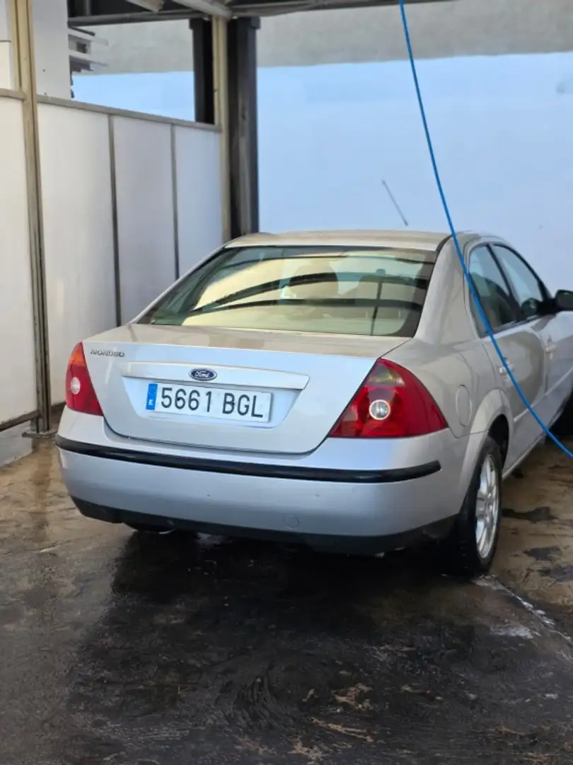 Ford Mondeo 2.5i V6 Ghia Gris - 1