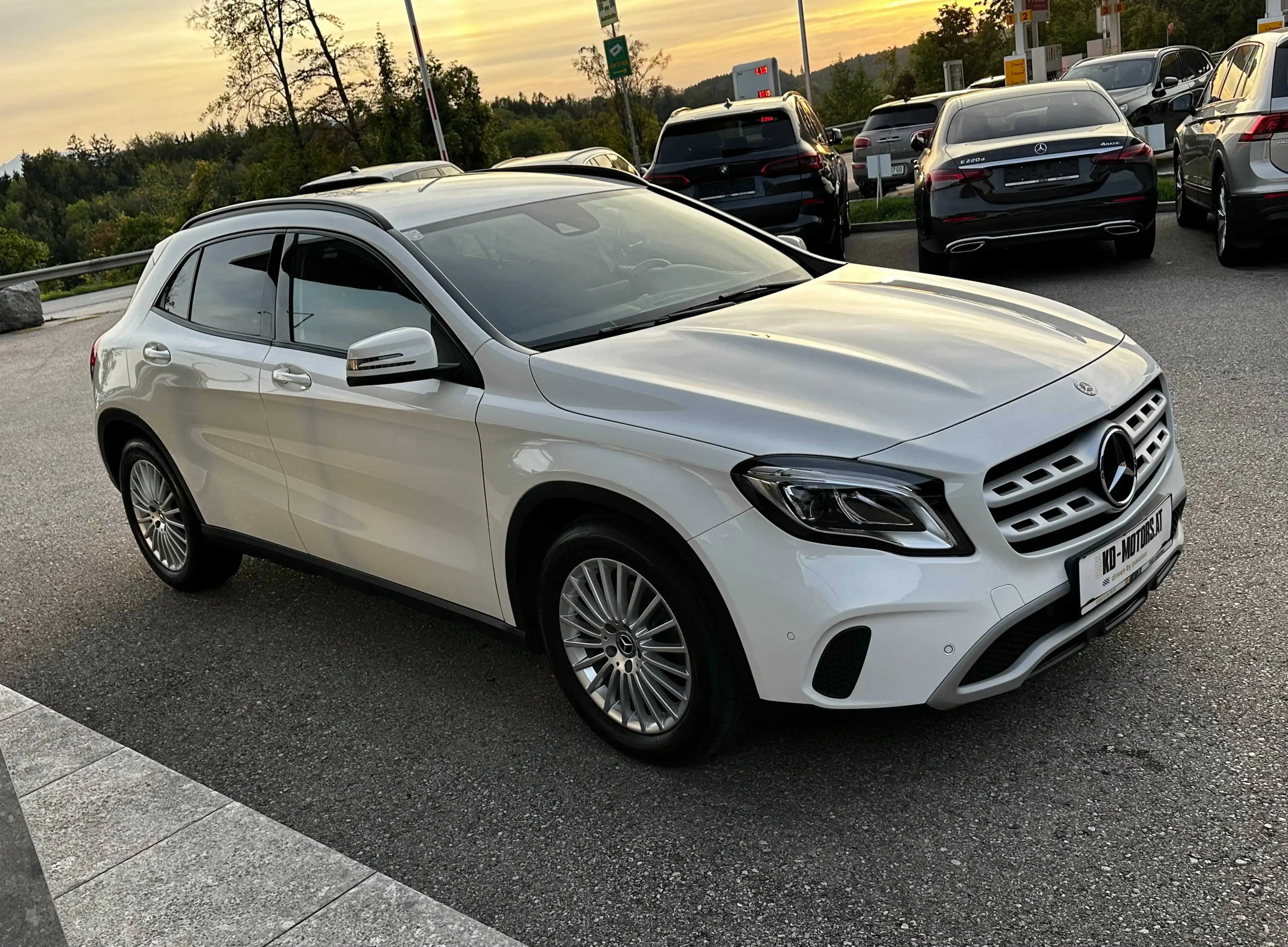 Mercedes-Benz GLA 200 d 4Matic Aut. *1.Besitz*Navi*RFK*SHZ*LED* — photo 3