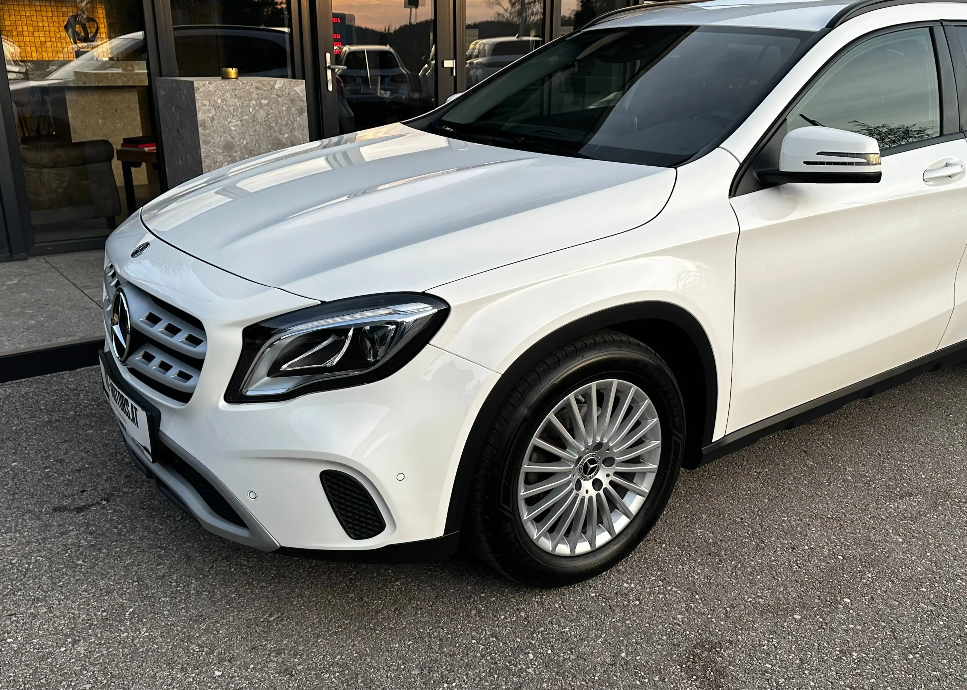 Mercedes-Benz GLA 200 d 4Matic Aut. *1.Besitz*Navi*RFK*SHZ*LED* — photo 6