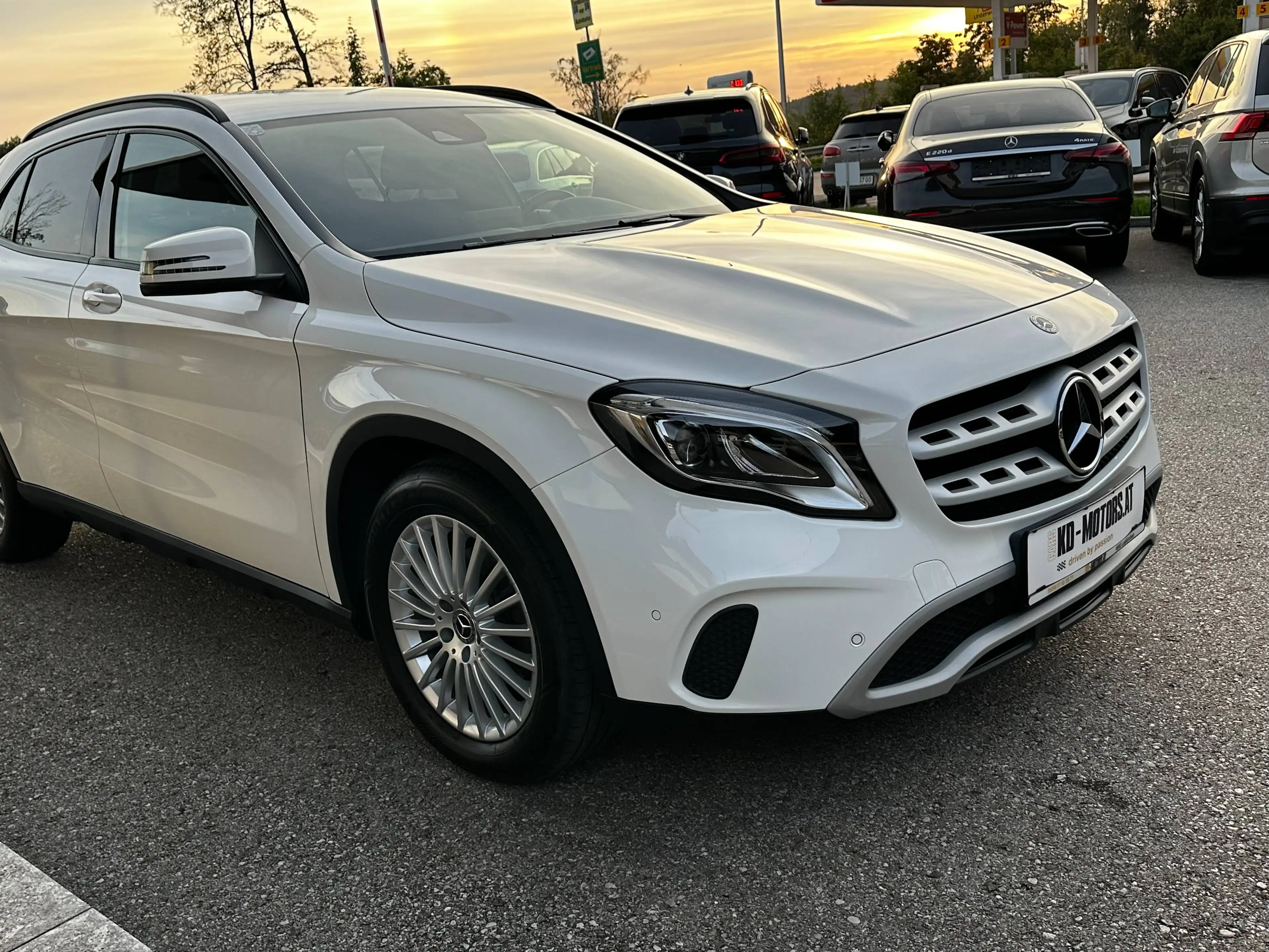 Mercedes-Benz GLA 200 d 4Matic Aut. *1.Besitz*Navi*RFK*SHZ*LED* — photo 4