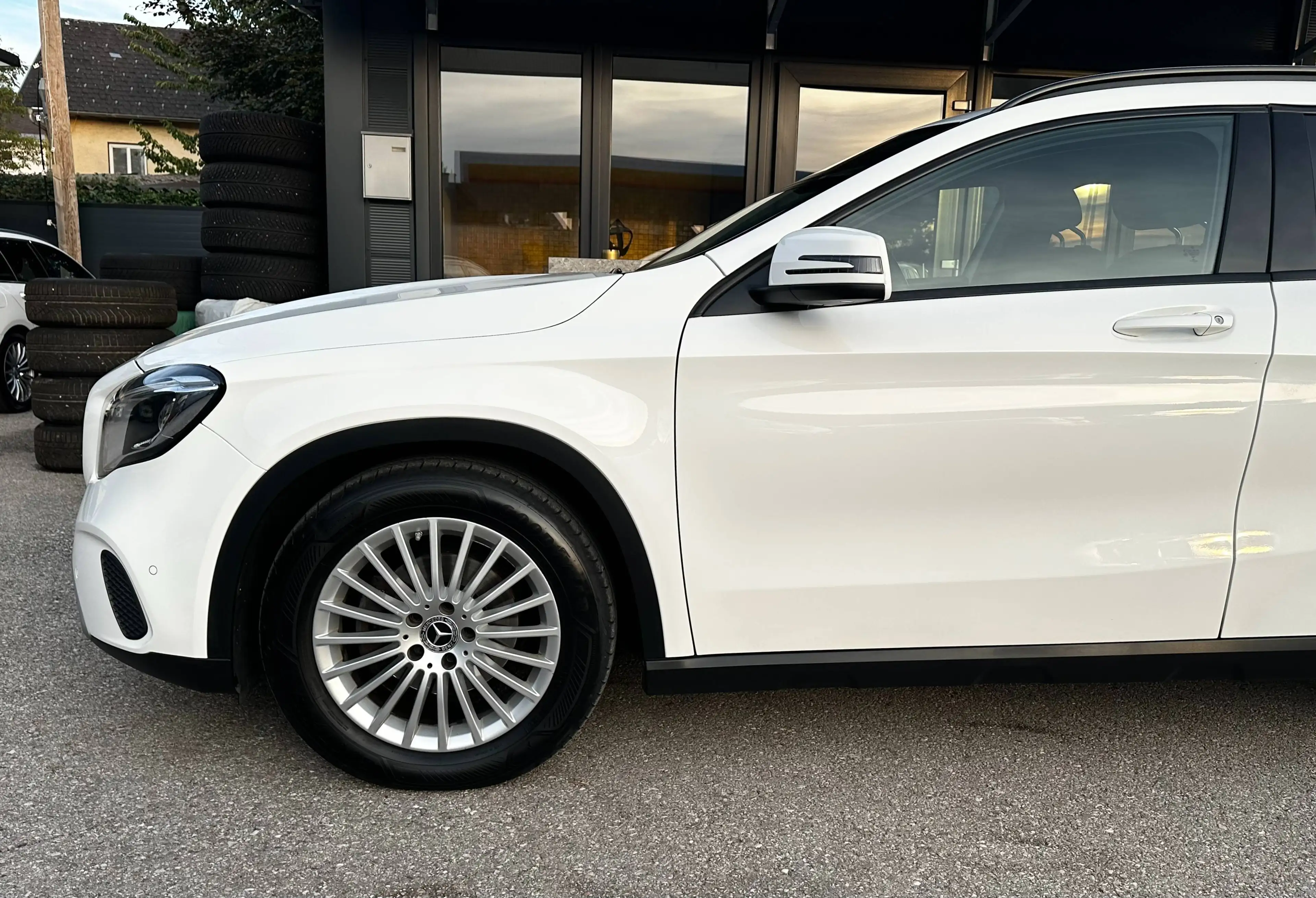 Mercedes-Benz GLA 200 d 4Matic Aut. *1.Besitz*Navi*RFK*SHZ*LED* — photo 8