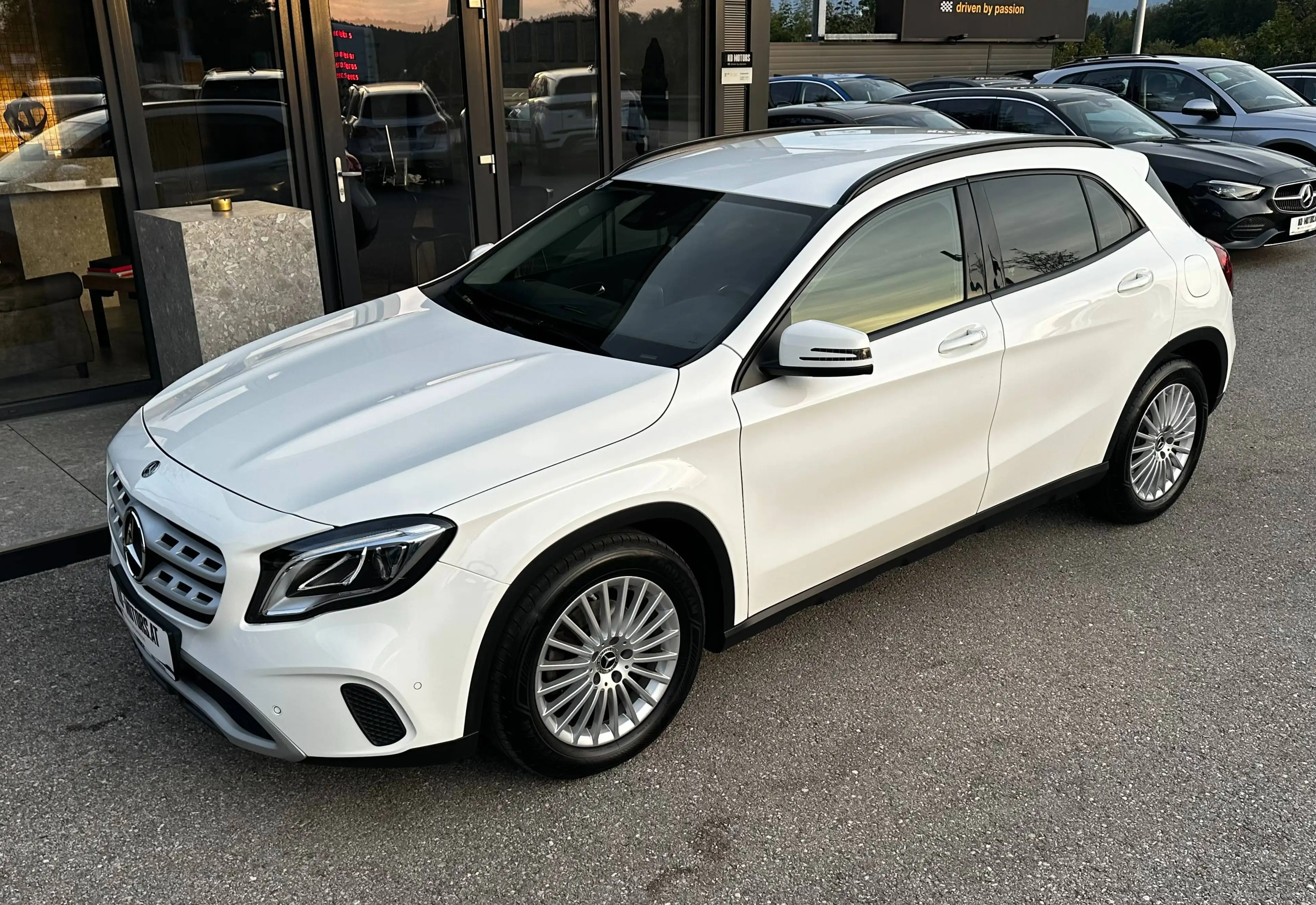 Mercedes-Benz GLA 200 d 4Matic Aut. *1.Besitz*Navi*RFK*SHZ*LED* — photo 5