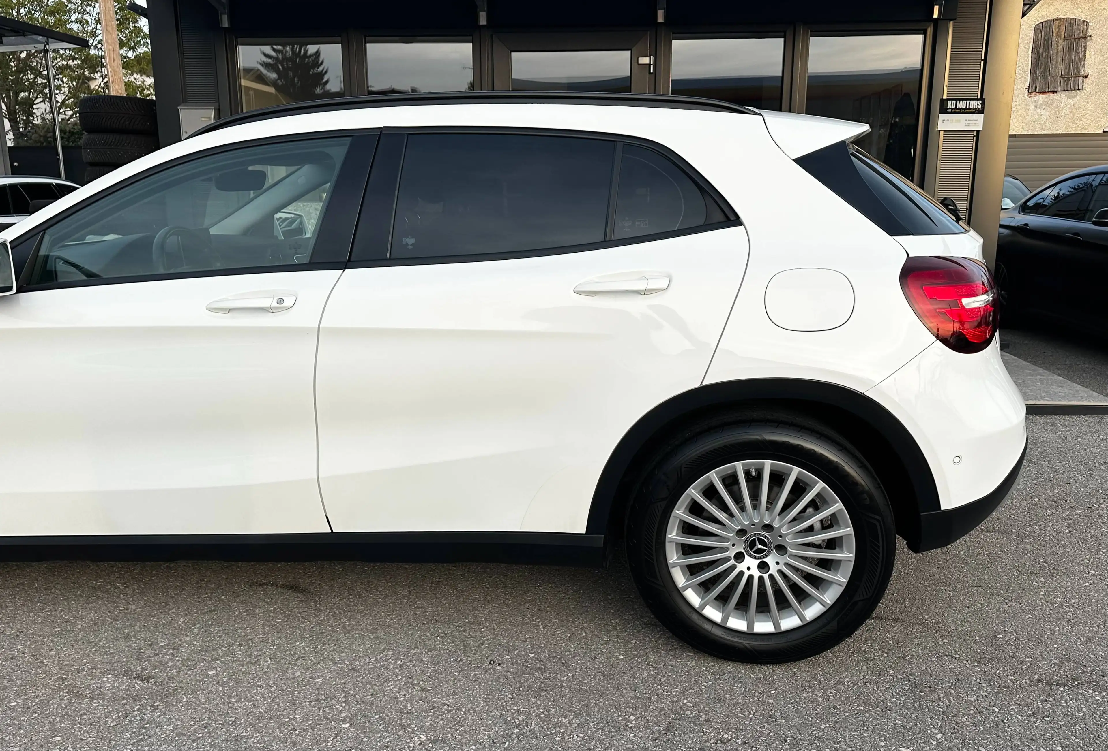 Mercedes-Benz GLA 200 d 4Matic Aut. *1.Besitz*Navi*RFK*SHZ*LED* — photo 9